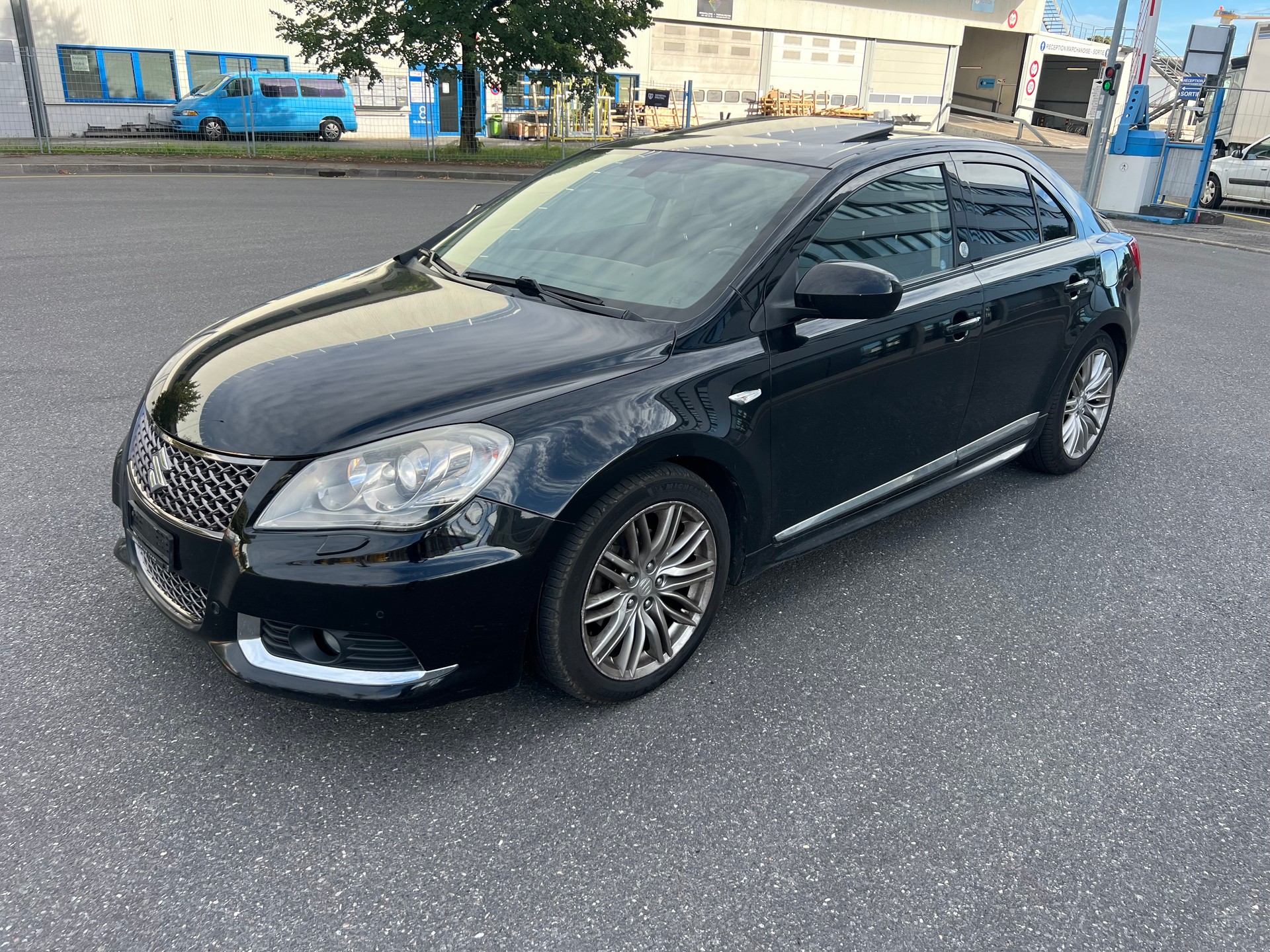 SUZUKI Kizashi 2.4 GL Top Indigo 4WD CVT-image-0