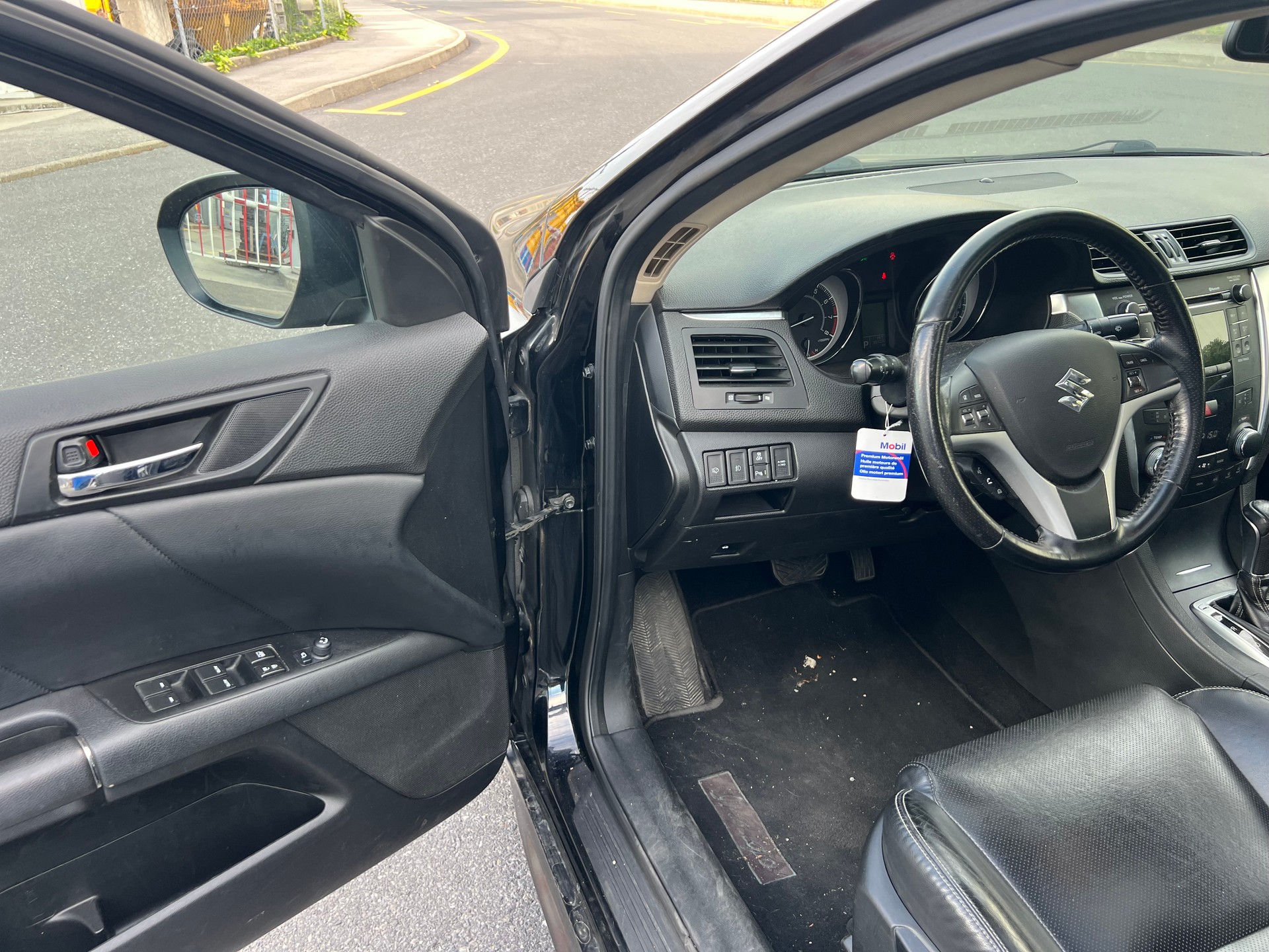 SUZUKI Kizashi 2.4 GL Top Indigo 4WD CVT-image-8