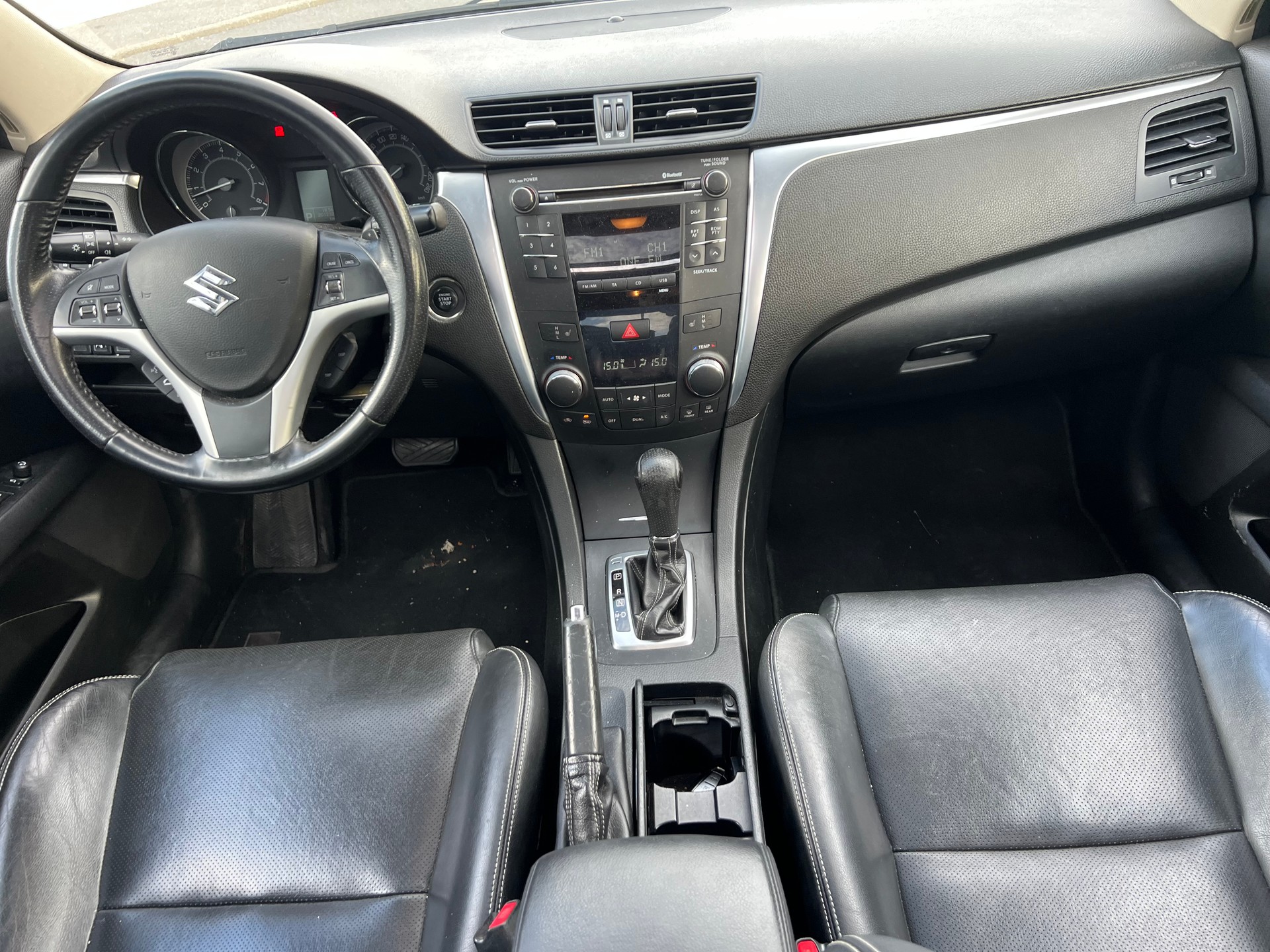 SUZUKI Kizashi 2.4 GL Top Indigo 4WD CVT-image-10