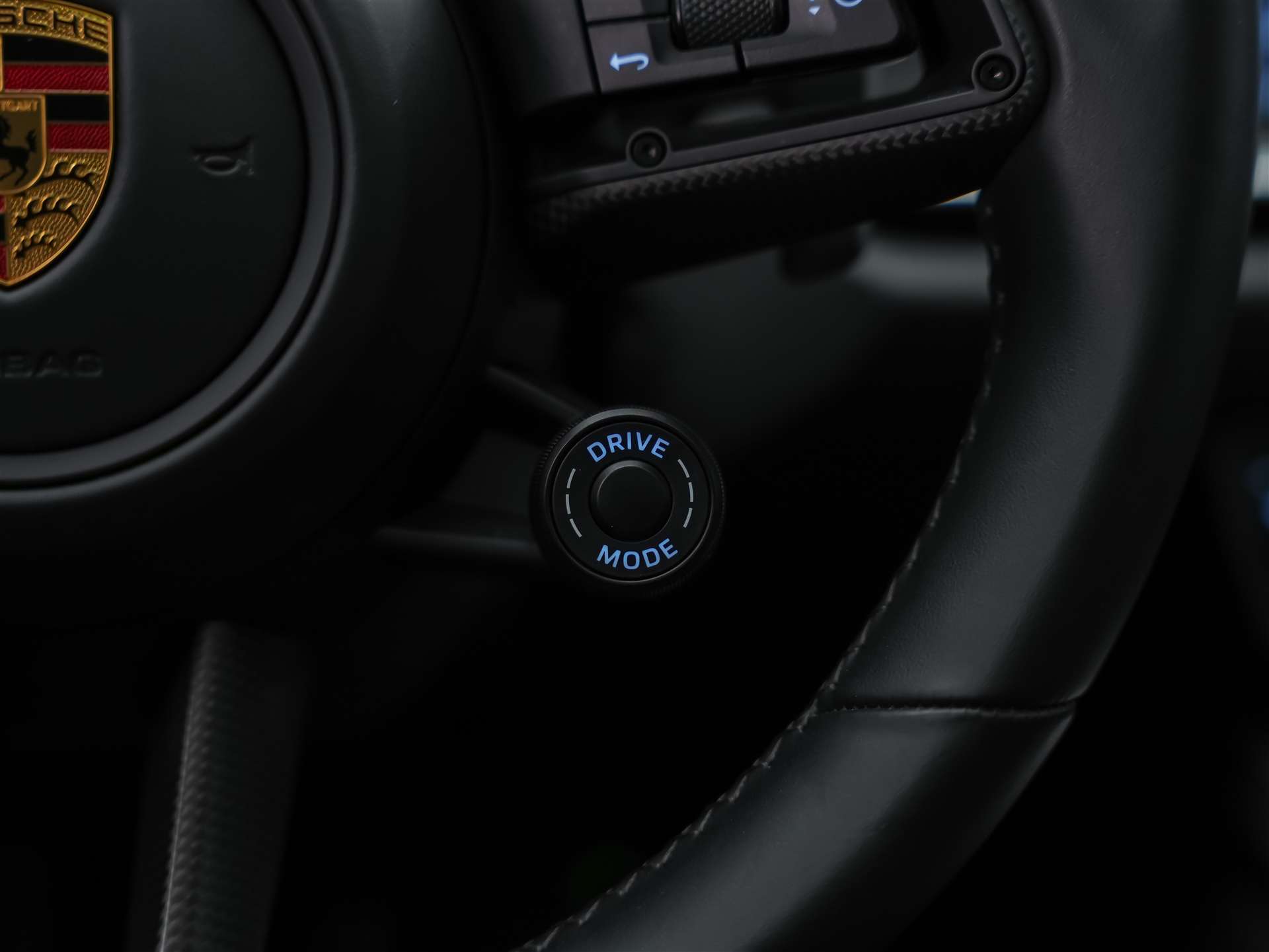 PORSCHE 911 Turbo S PDK *CH Auto*Panorama*Sitzlüftung*Burmester*-image-35