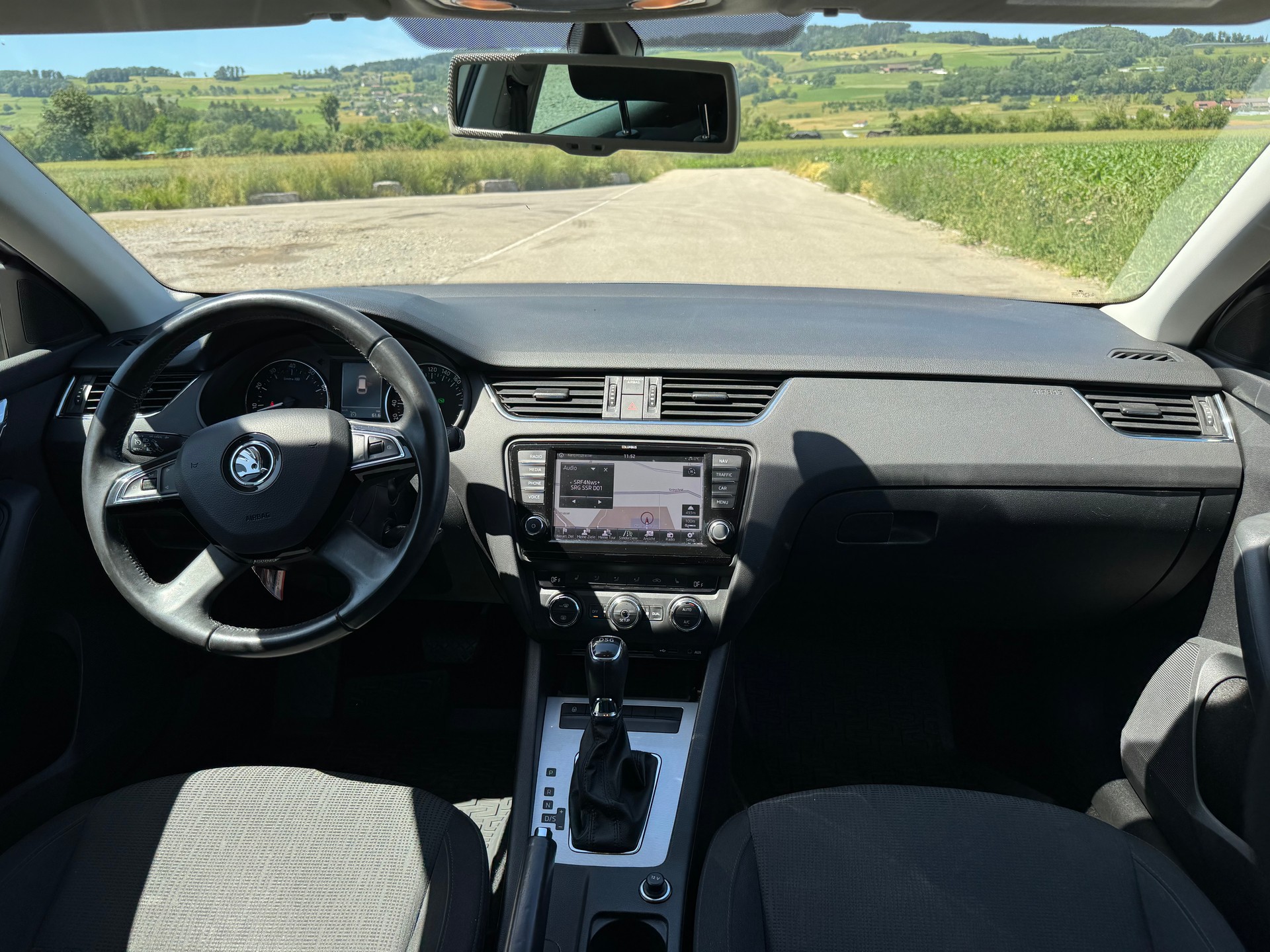 SKODA Octavia Combi 1.8 TSI Ambition DSG-image-10