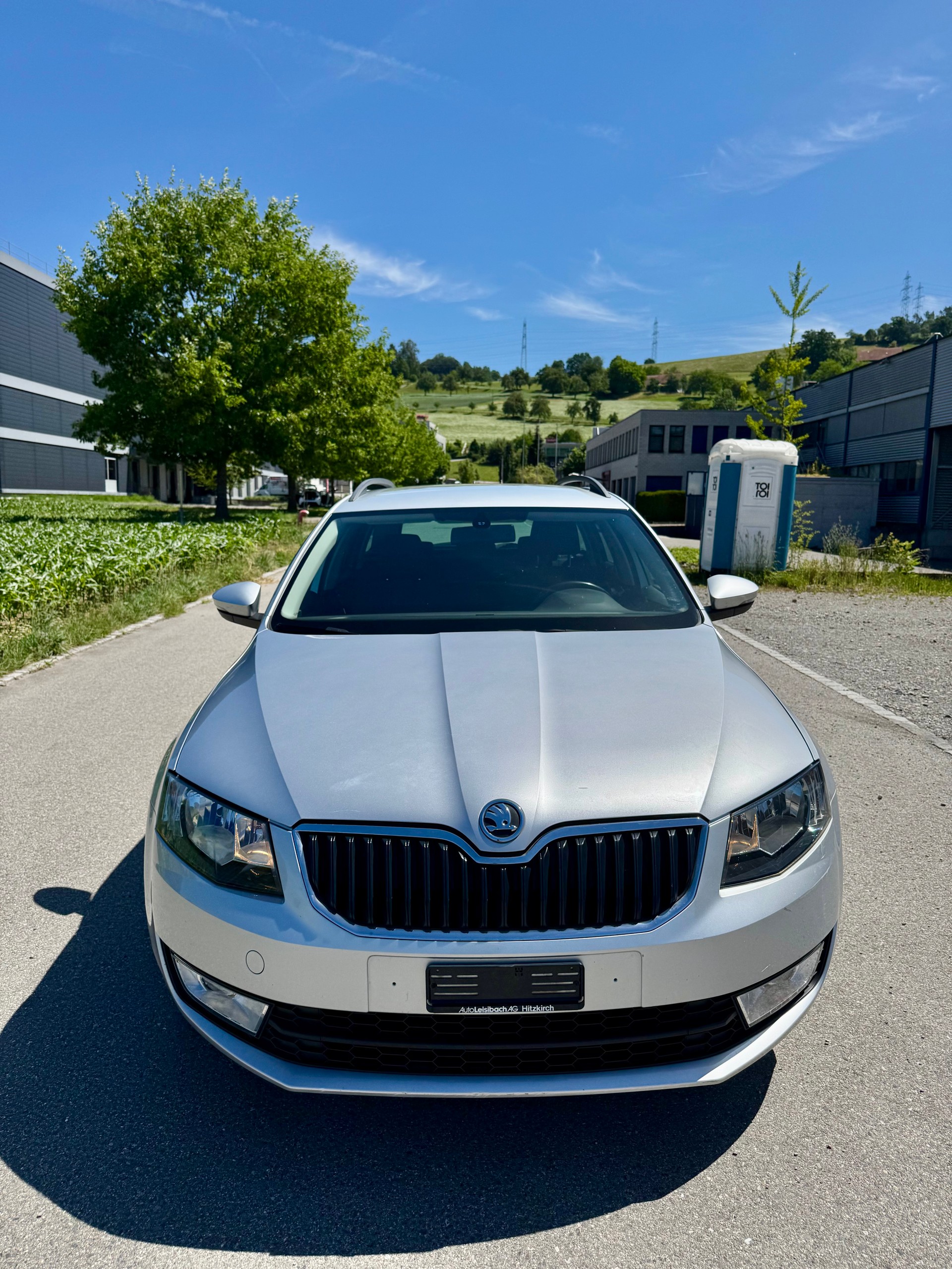 SKODA Octavia Combi 1.8 TSI Ambition DSG-image-2