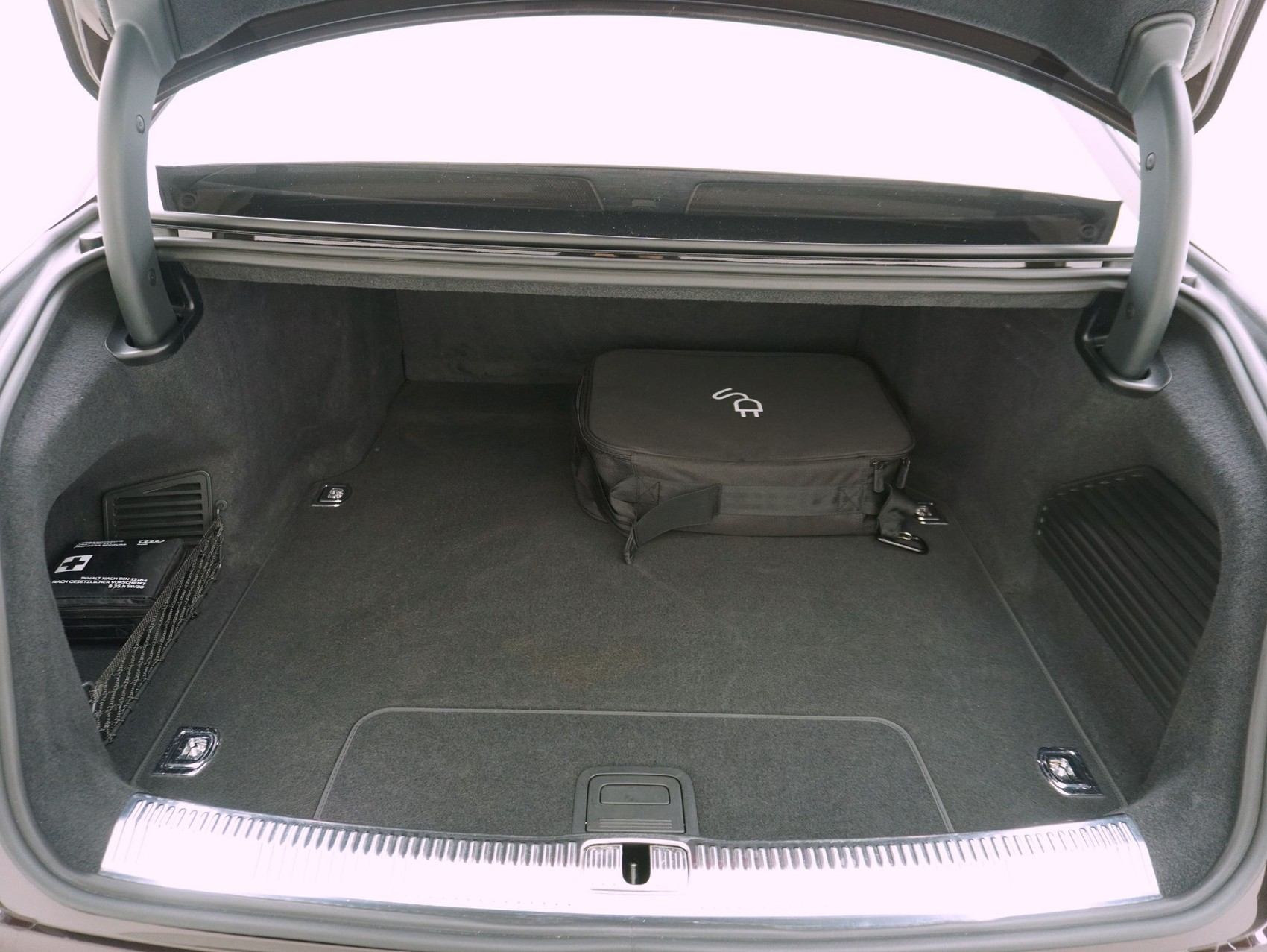 AUDI A8 60 TFSI e quattro tiptronic LWB-image-28