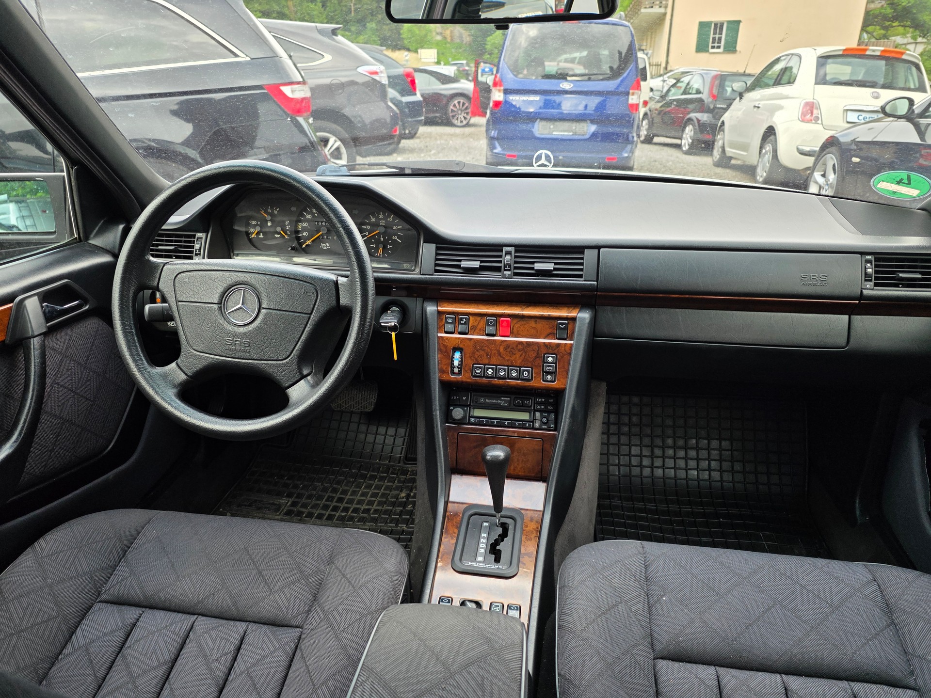 MERCEDES-BENZ E 250 D Turbo-image-5