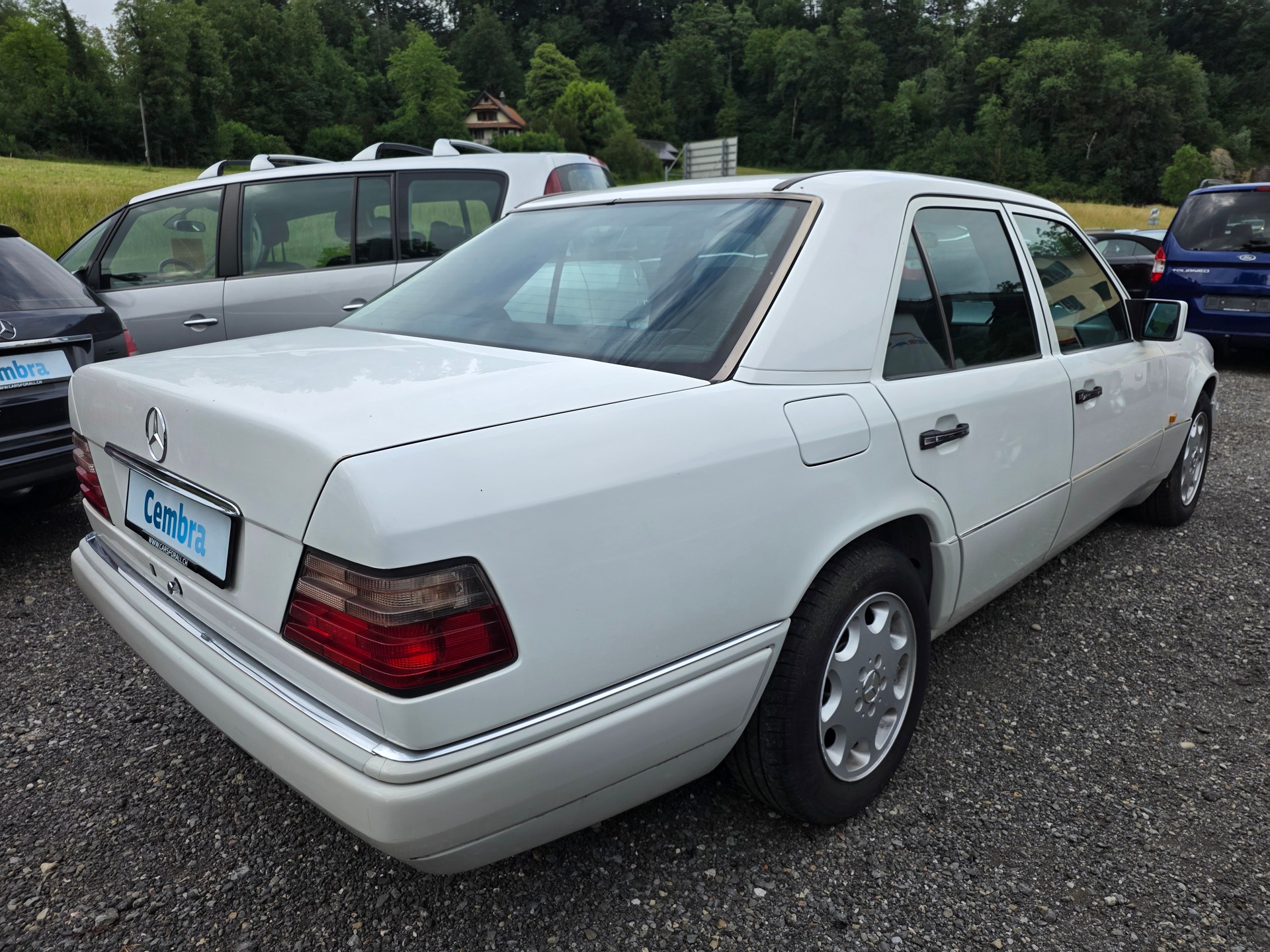 MERCEDES-BENZ E 250 D Turbo-image-3