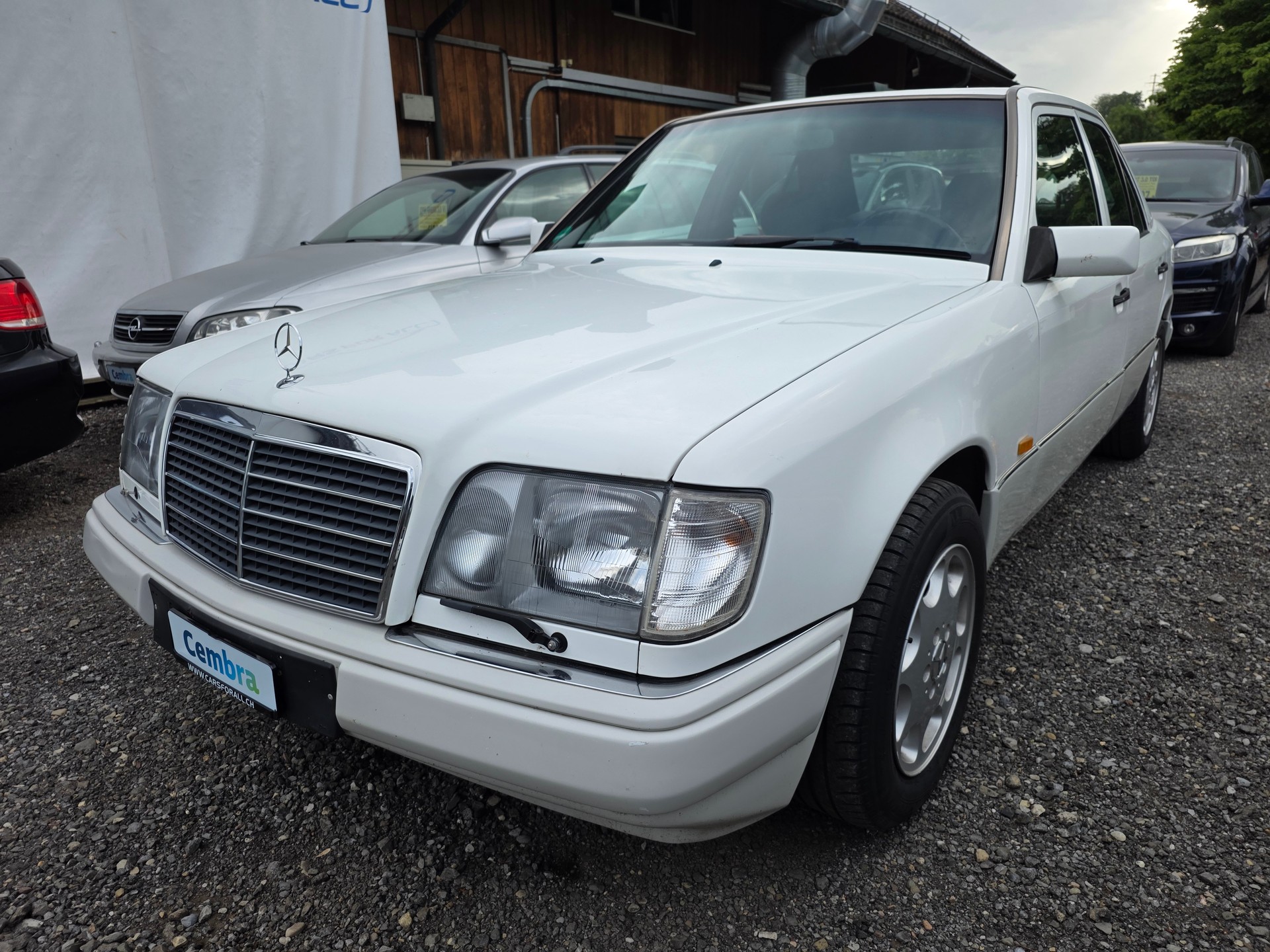 MERCEDES-BENZ E 250 D Turbo-image-1