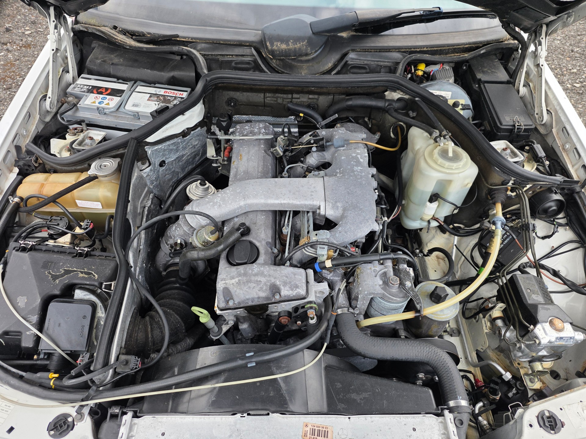 MERCEDES-BENZ E 250 D Turbo-image-10
