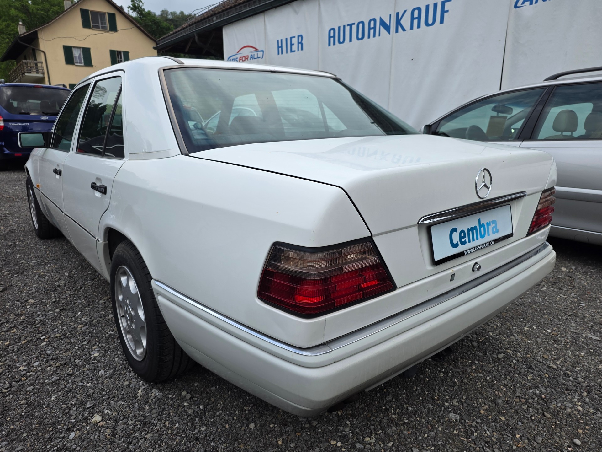 MERCEDES-BENZ E 250 D Turbo-image-4