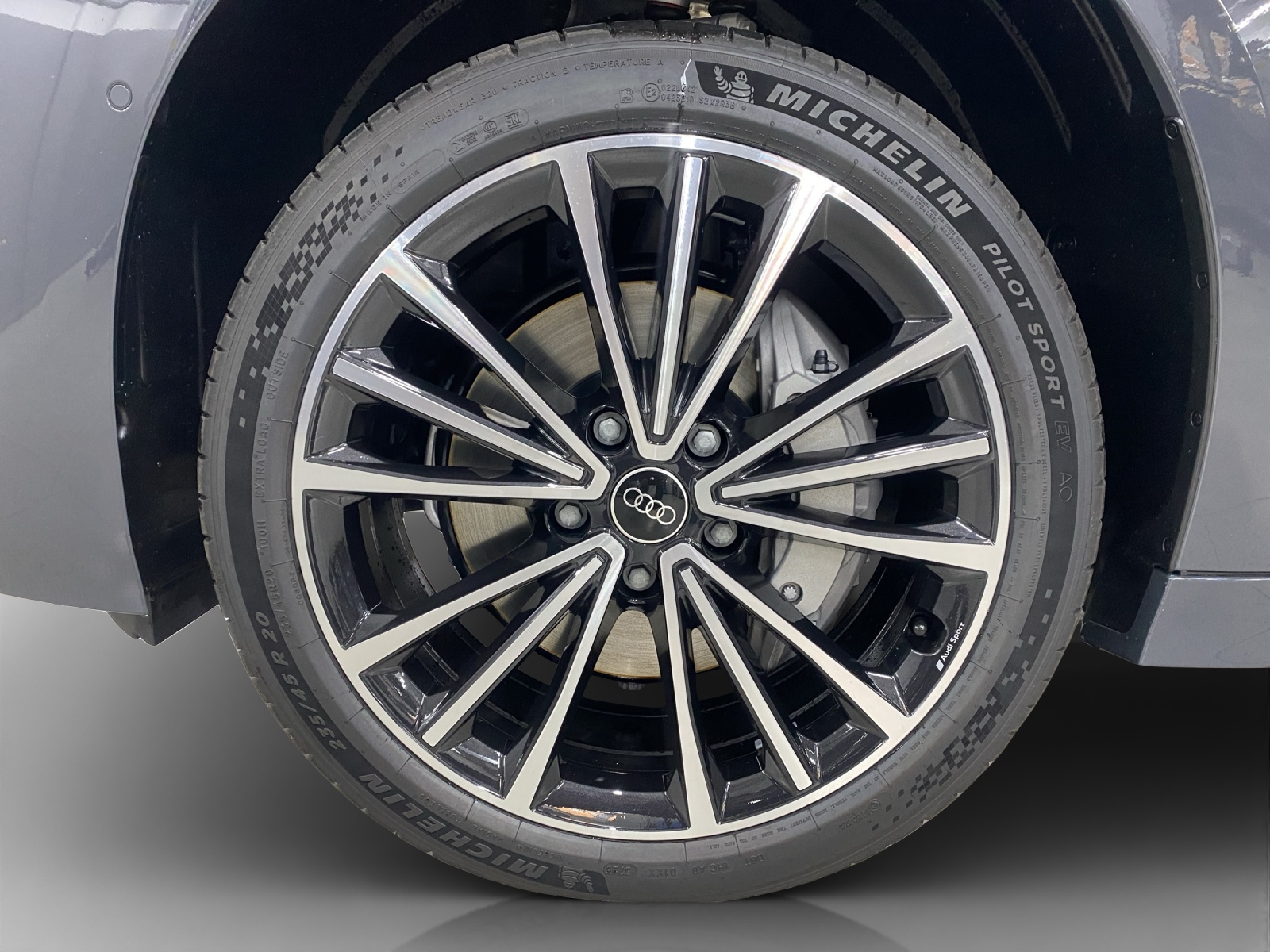 AUDI A6 Avant e-tron quattro-image-15