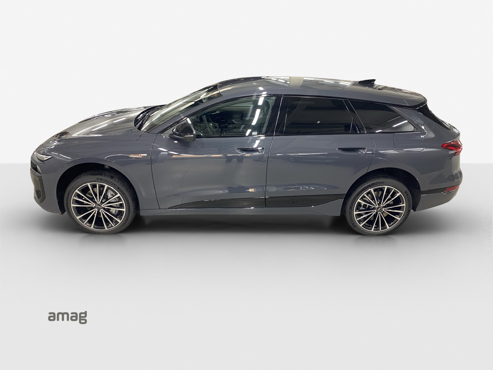 AUDI A6 Avant e-tron quattro-showroom-element-1