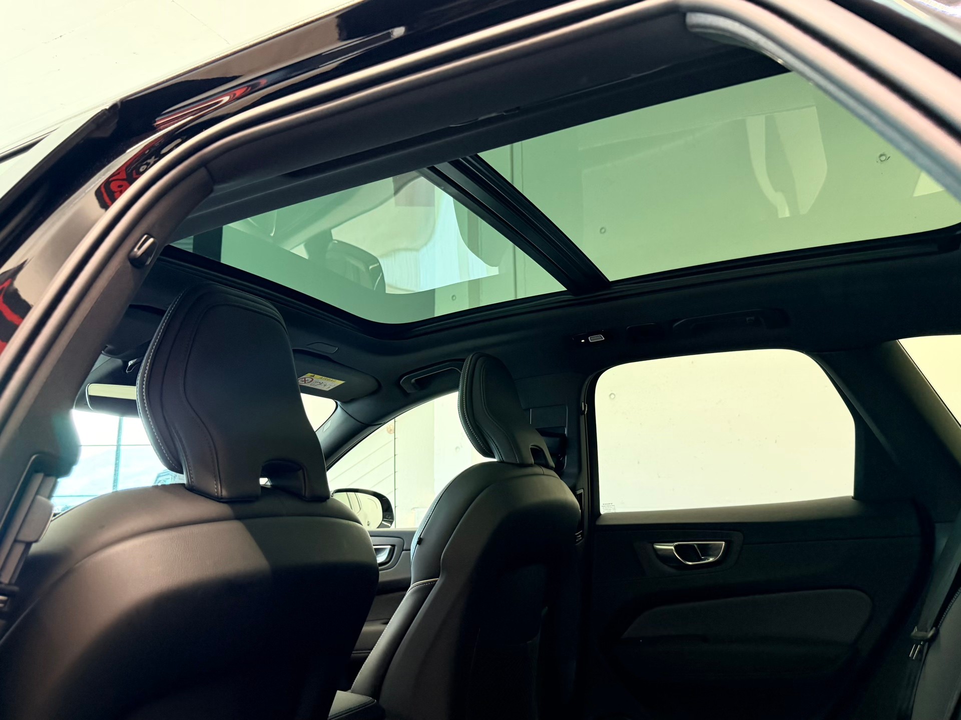 VOLVO XC60 B5 Benzin Mild Hybrid AWD Black Edition Geartronic-image-17