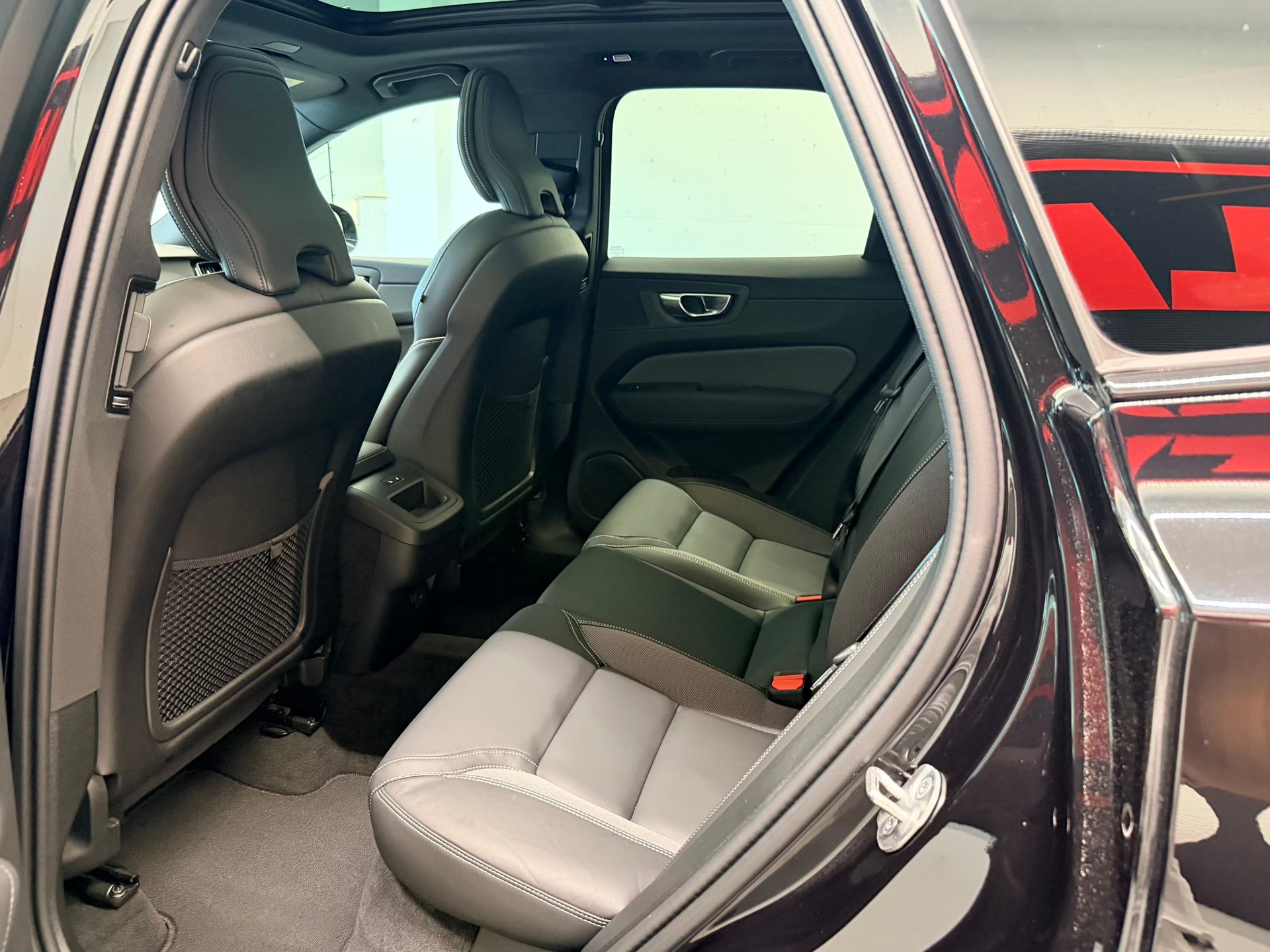 VOLVO XC60 B5 Benzin Mild Hybrid AWD Black Edition Geartronic-image-16