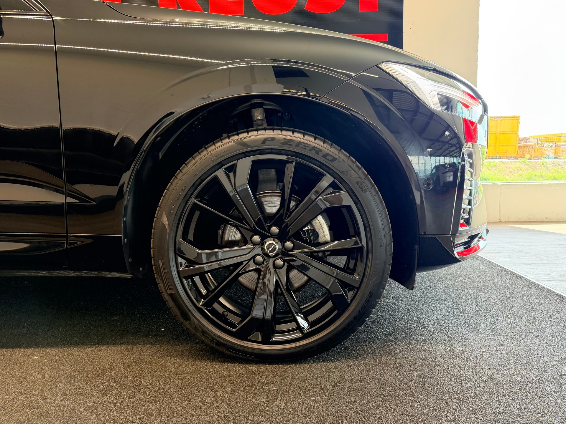 VOLVO XC60 B5 Benzin Mild Hybrid AWD Black Edition Geartronic-image-5