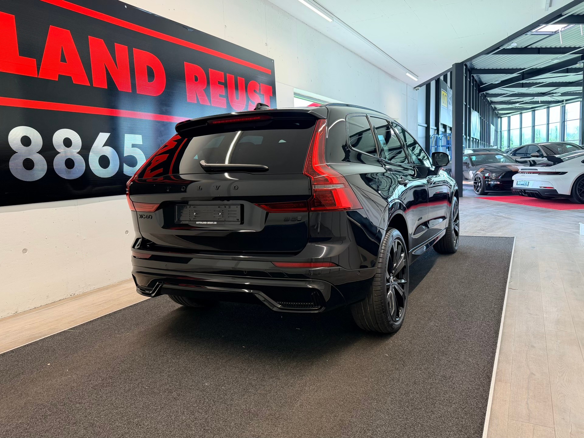 VOLVO XC60 B5 Benzin Mild Hybrid AWD Black Edition Geartronic-image-6
