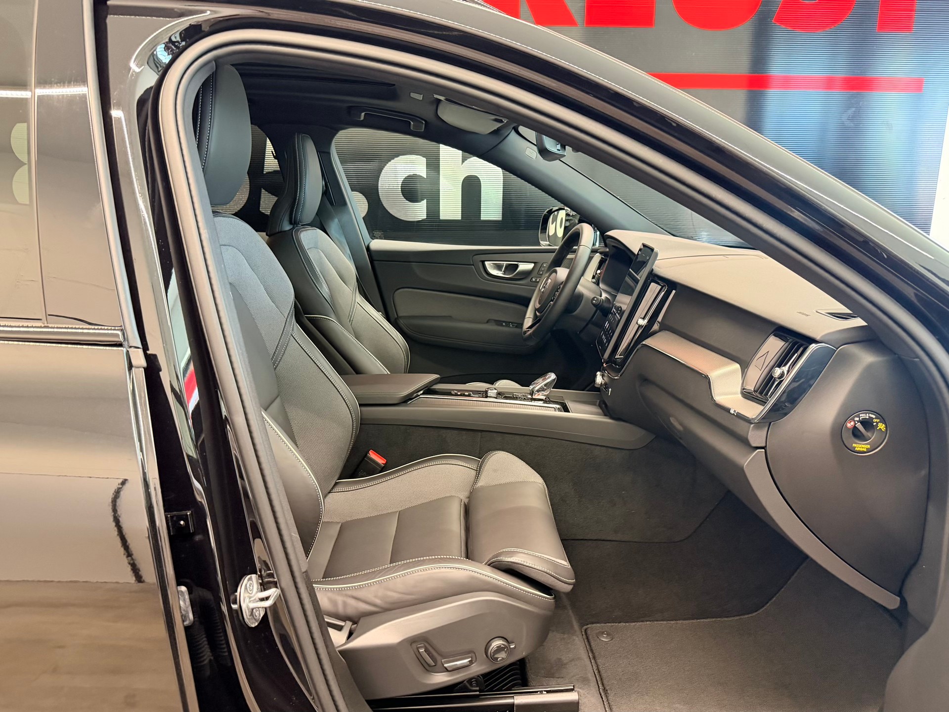 VOLVO XC60 B5 Benzin Mild Hybrid AWD Black Edition Geartronic-image-22