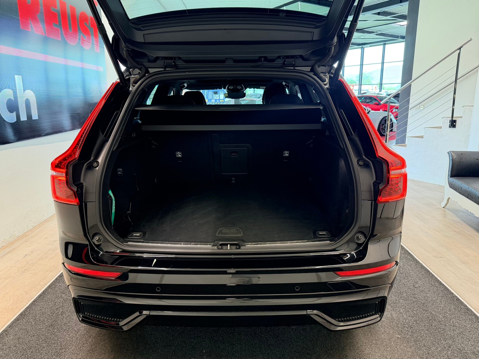 VOLVO XC60 B5 Benzin Mild Hybrid AWD Black Edition Geartronic-image-9