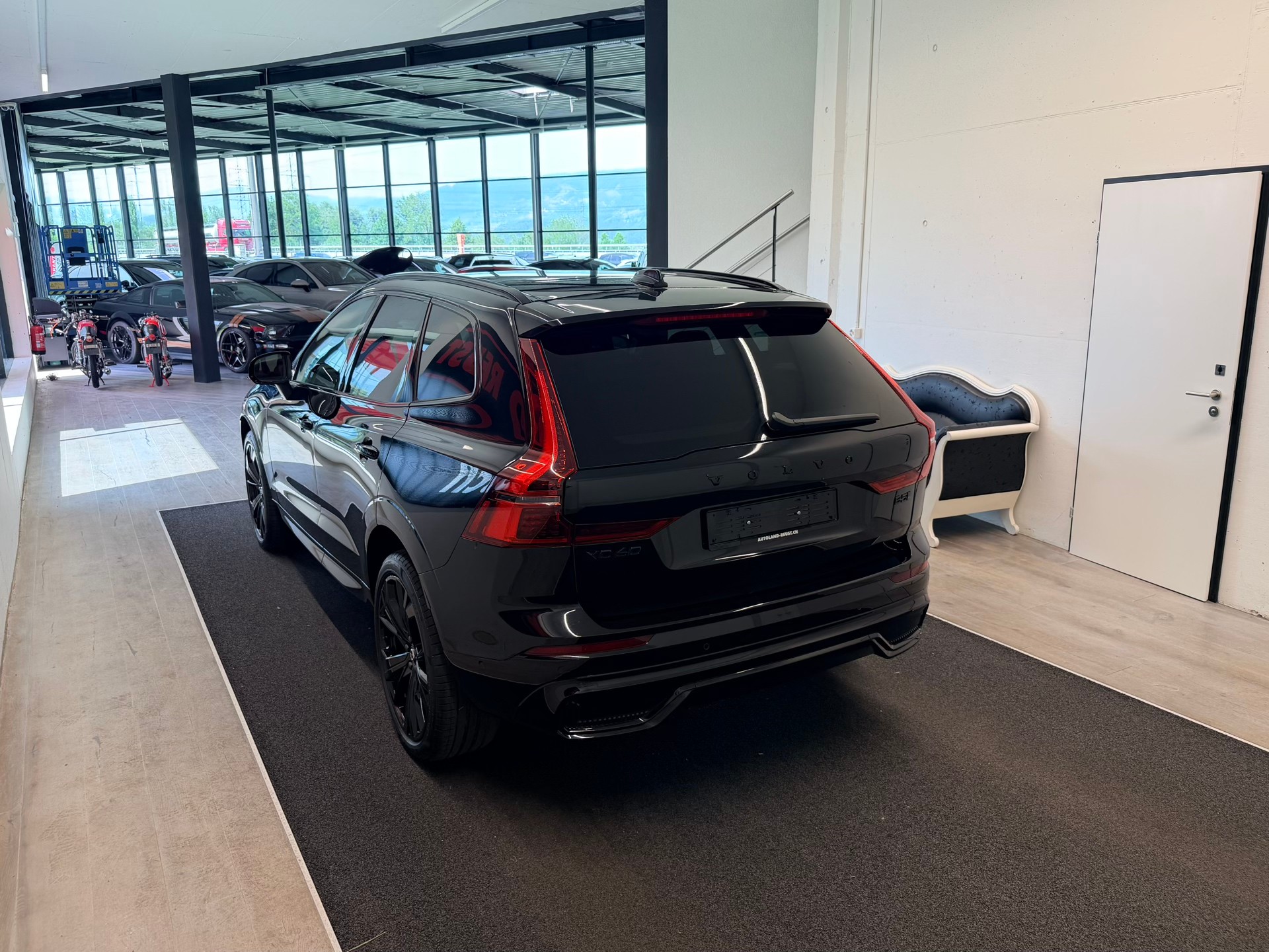 VOLVO XC60 B5 Benzin Mild Hybrid AWD Black Edition Geartronic-image-8