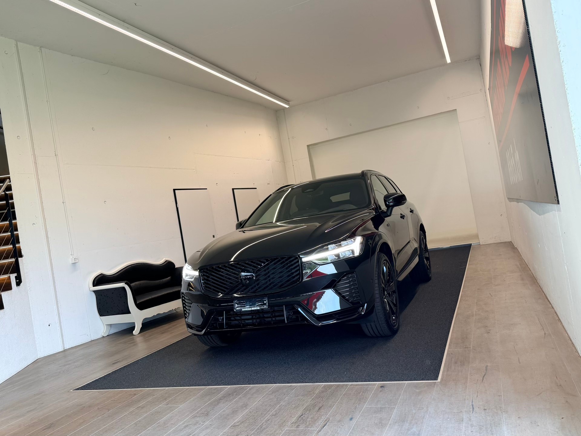 VOLVO XC60 B5 Benzin Mild Hybrid AWD Black Edition Geartronic-image-2