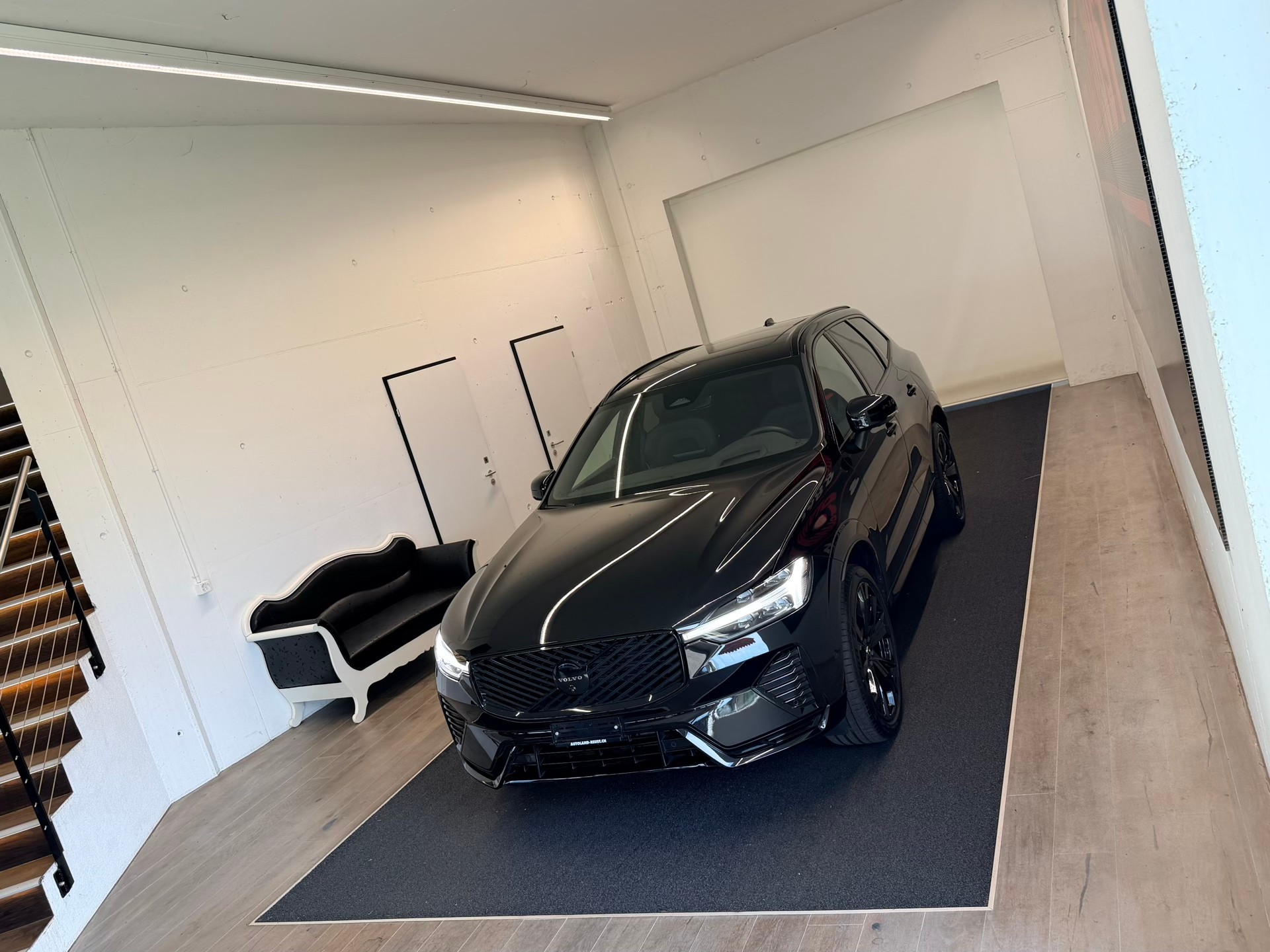 VOLVO XC60 B5 Benzin Mild Hybrid AWD Black Edition Geartronic-image-3