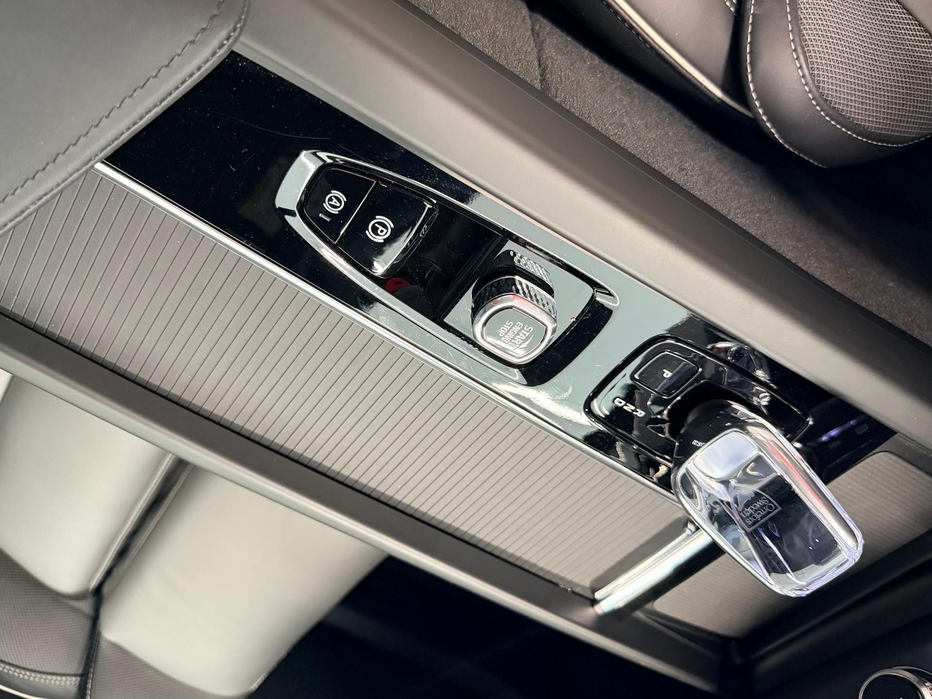 VOLVO XC60 B5 Benzin Mild Hybrid AWD Black Edition Geartronic-image-24