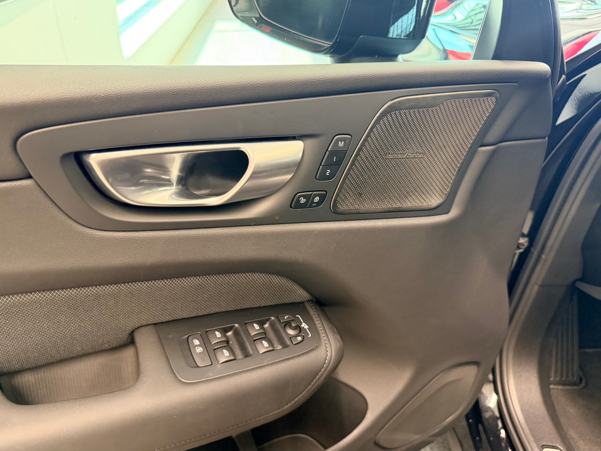 VOLVO XC60 B5 Benzin Mild Hybrid AWD Black Edition Geartronic-image-12