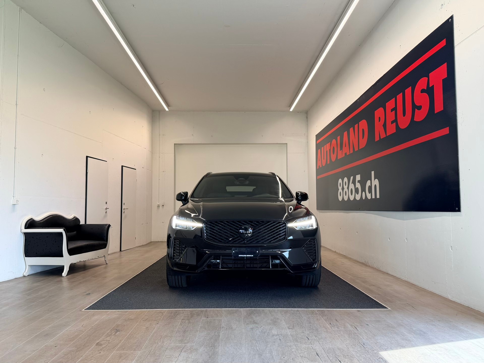 VOLVO XC60 B5 Benzin Mild Hybrid AWD Black Edition Geartronic-image-1