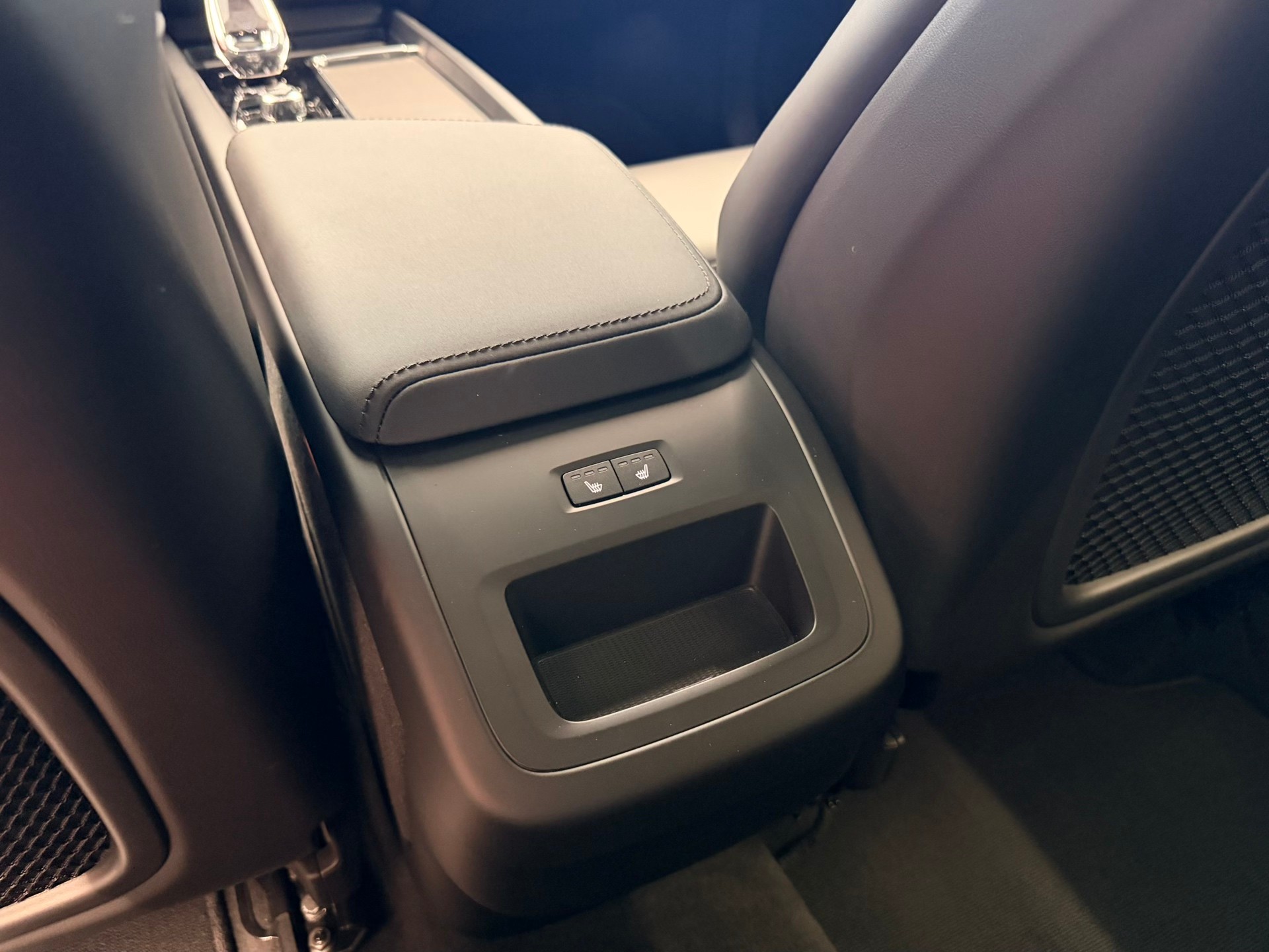 VOLVO XC60 B5 Benzin Mild Hybrid AWD Black Edition Geartronic-image-18