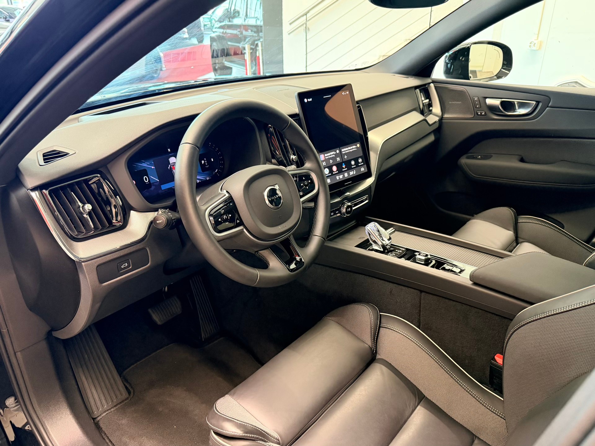 VOLVO XC60 B5 Benzin Mild Hybrid AWD Black Edition Geartronic-image-10