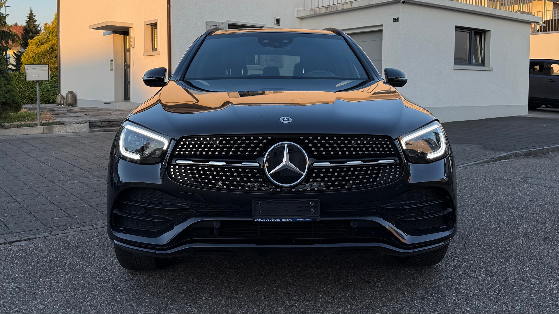 MERCEDES-BENZ GLC 220 d AMG Line 4m-image-0