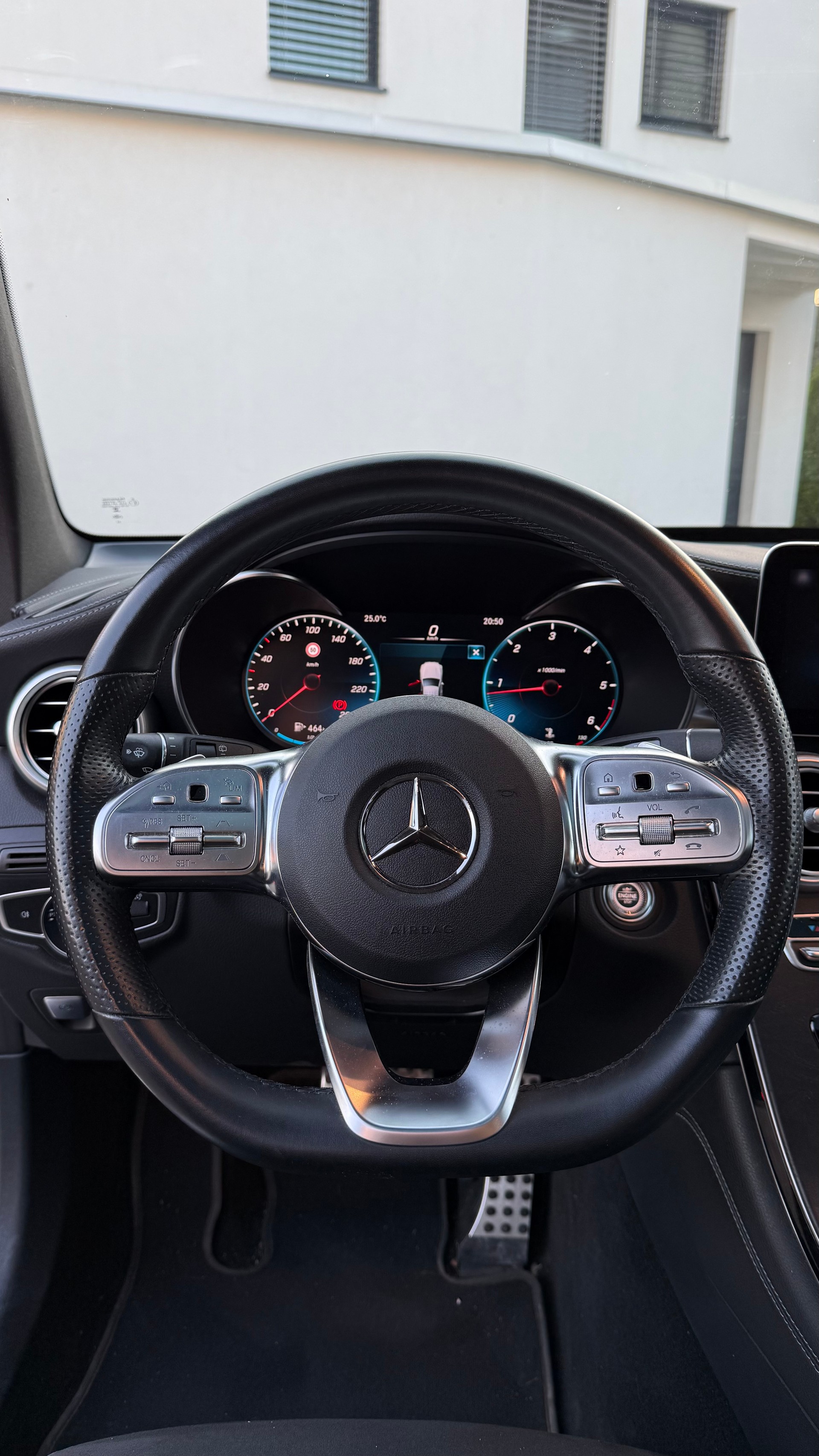 MERCEDES-BENZ GLC 220 d AMG Line 4m-image-3