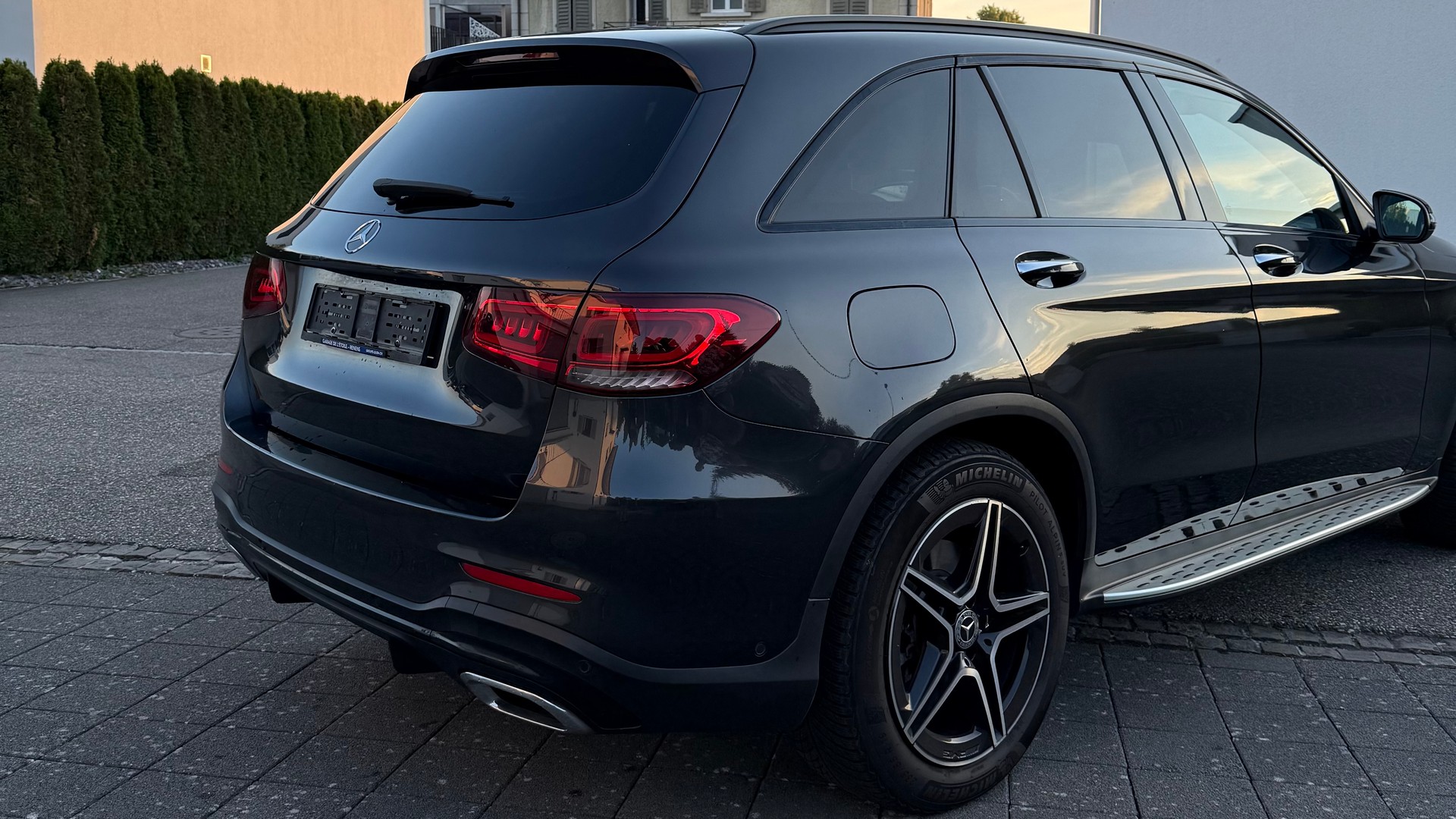 MERCEDES-BENZ GLC 220 d AMG Line 4m-image-2