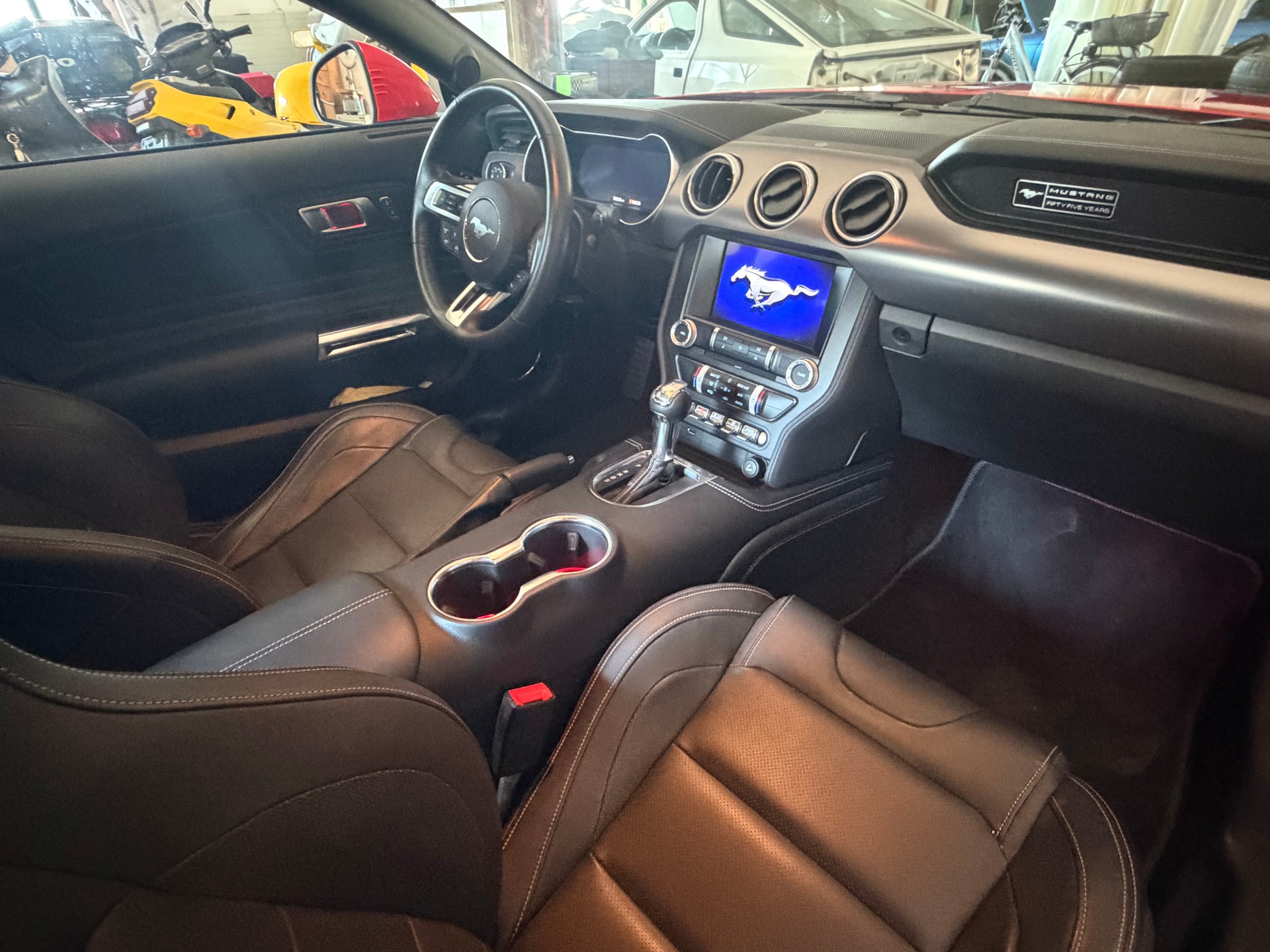 FORD Mustang Fastback 5.0 V8 GT Automat-image-7