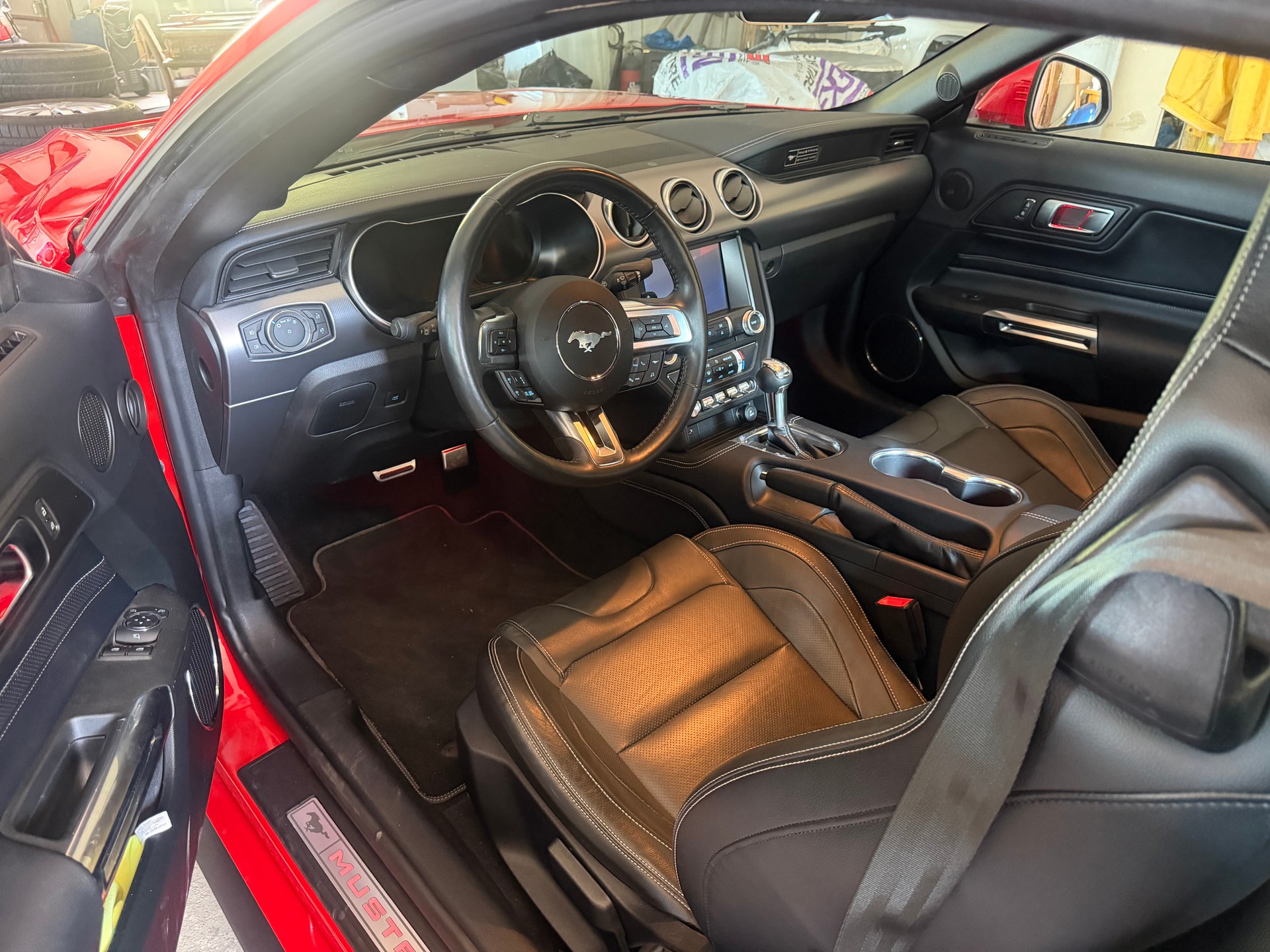FORD Mustang Fastback 5.0 V8 GT Automat-image-4