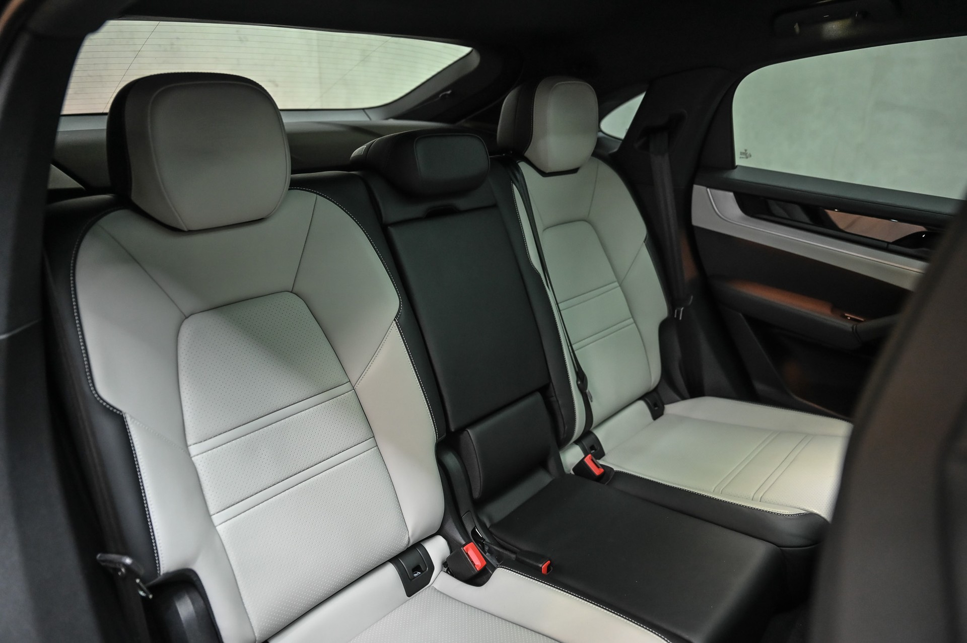 PORSCHE Cayenne S Coupé-image-18
