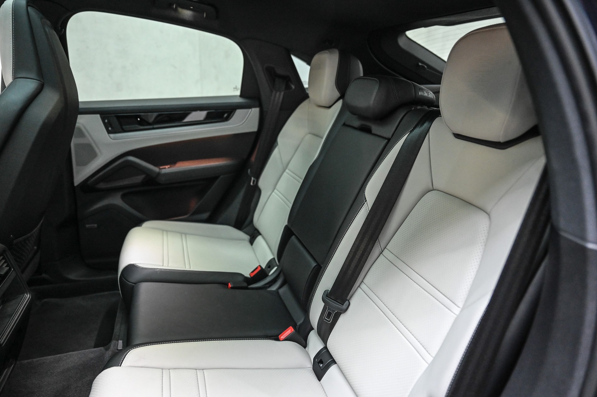 PORSCHE Cayenne S Coupé-image-17