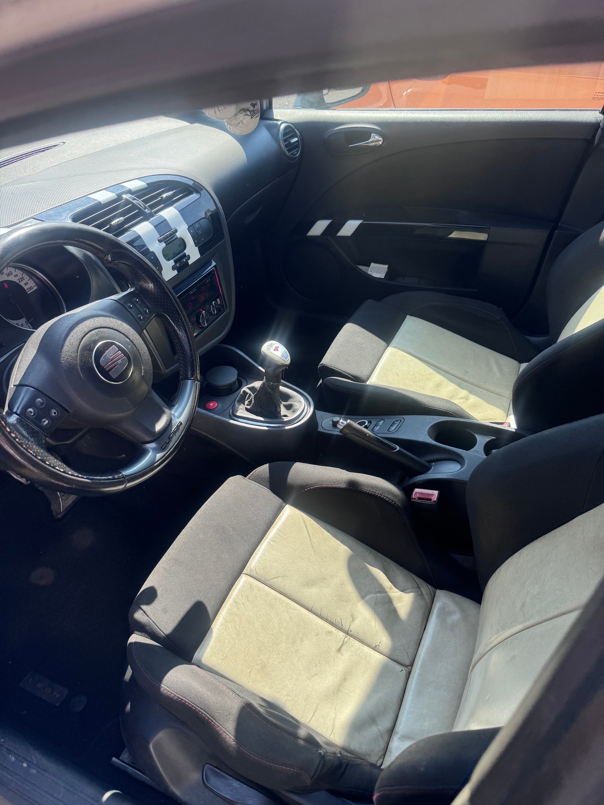 SEAT Leon 2.0 TSI World Champion Edition-image-1