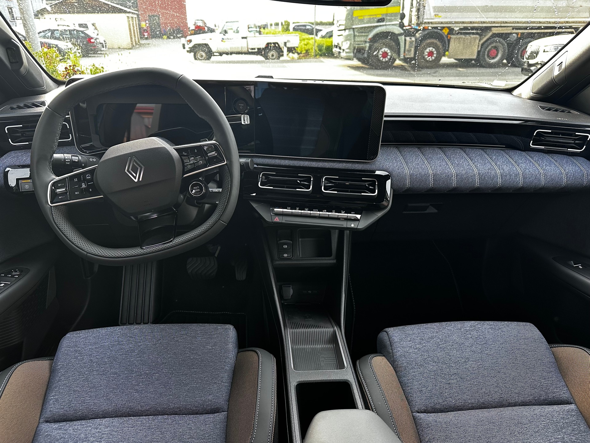 RENAULT R5 E-Tech Comfort Range techno-image-9