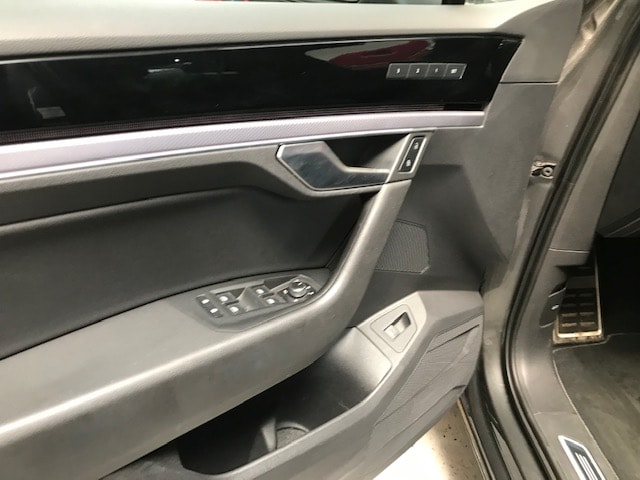 VW Touareg 3.0 TDI R Line Tiptronic-image-5