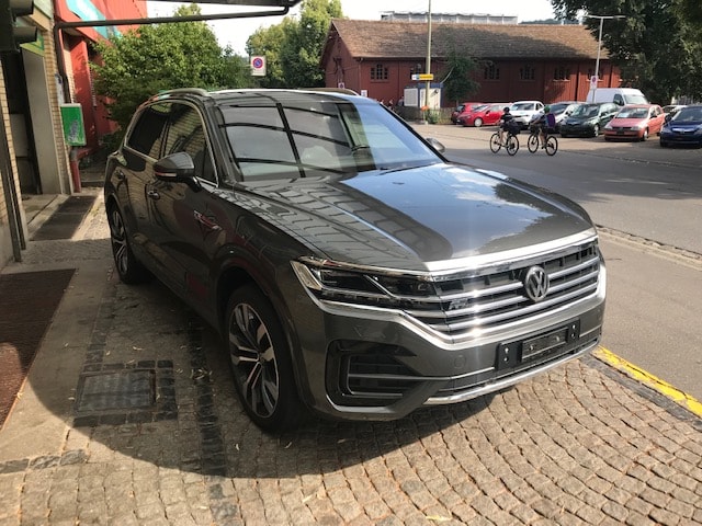 VW Touareg 3.0 TDI R Line Tiptronic-image-1