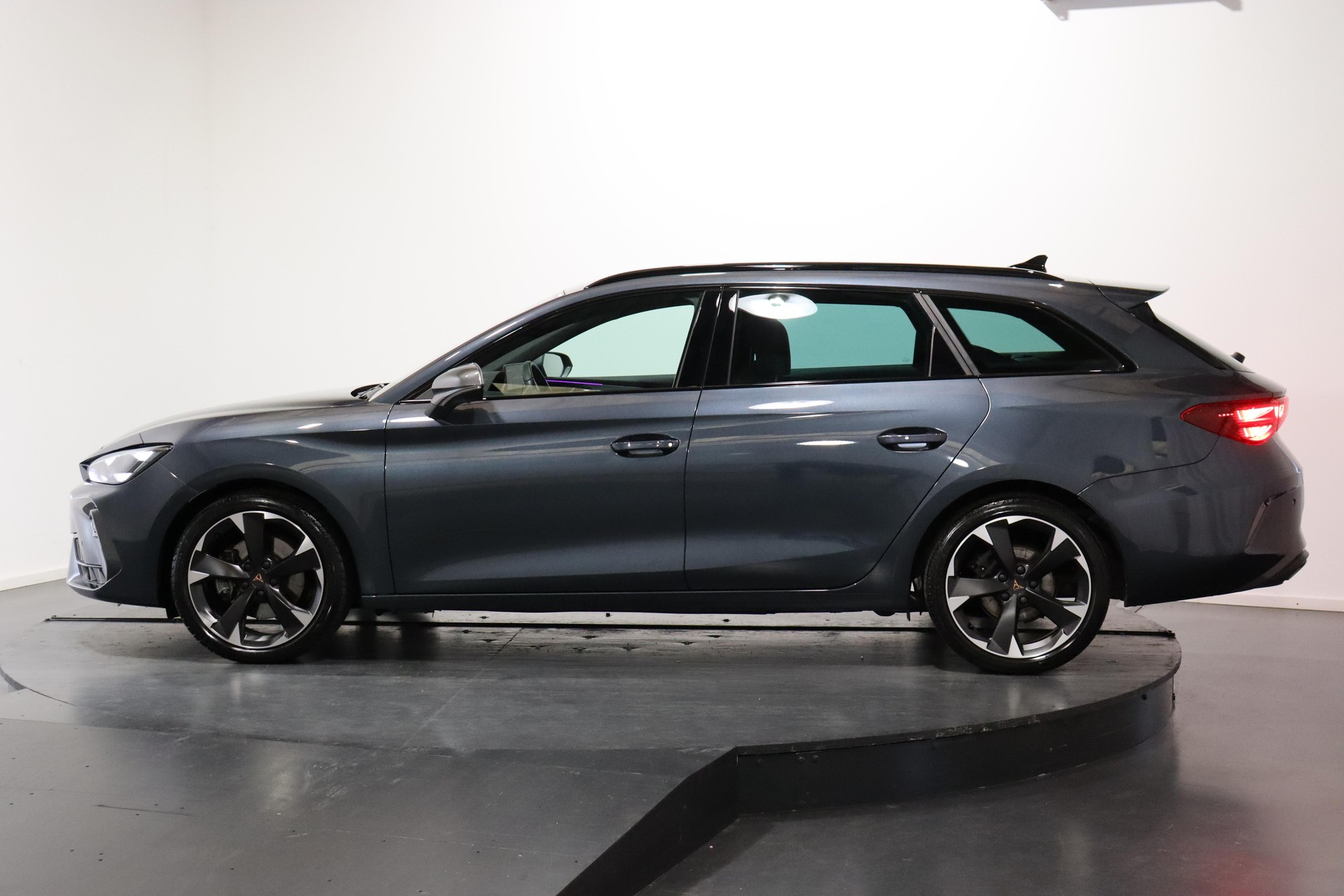 CUPRA Leon ST 2.0 TDI DSG-image-1