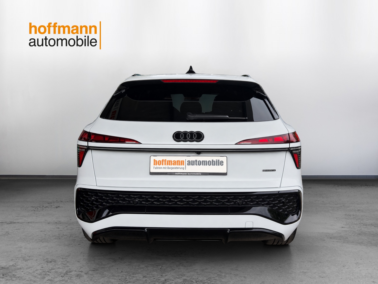 AUDI Q3 SUV TFSI quattro 195 kW S tronic-image-4