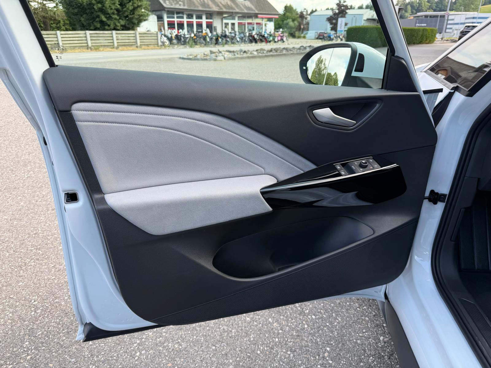 VW ID.3 Pro 59 kWh Pro United-image-10