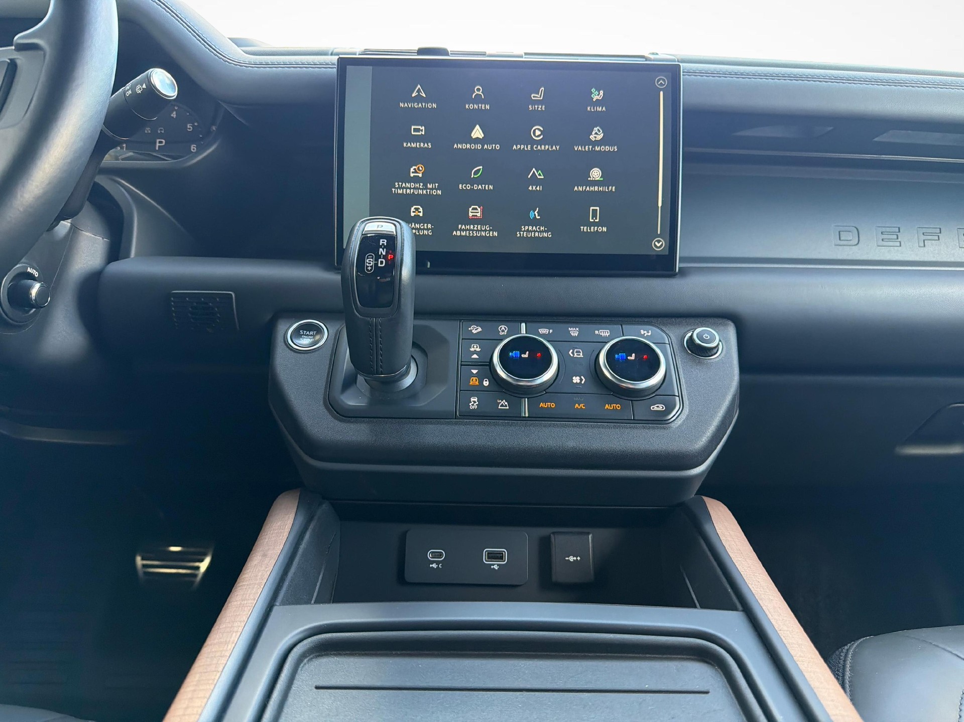 LAND ROVER Defender 110 3.0 I6 X mit Standheizung und Anhängerkupplung-image-15