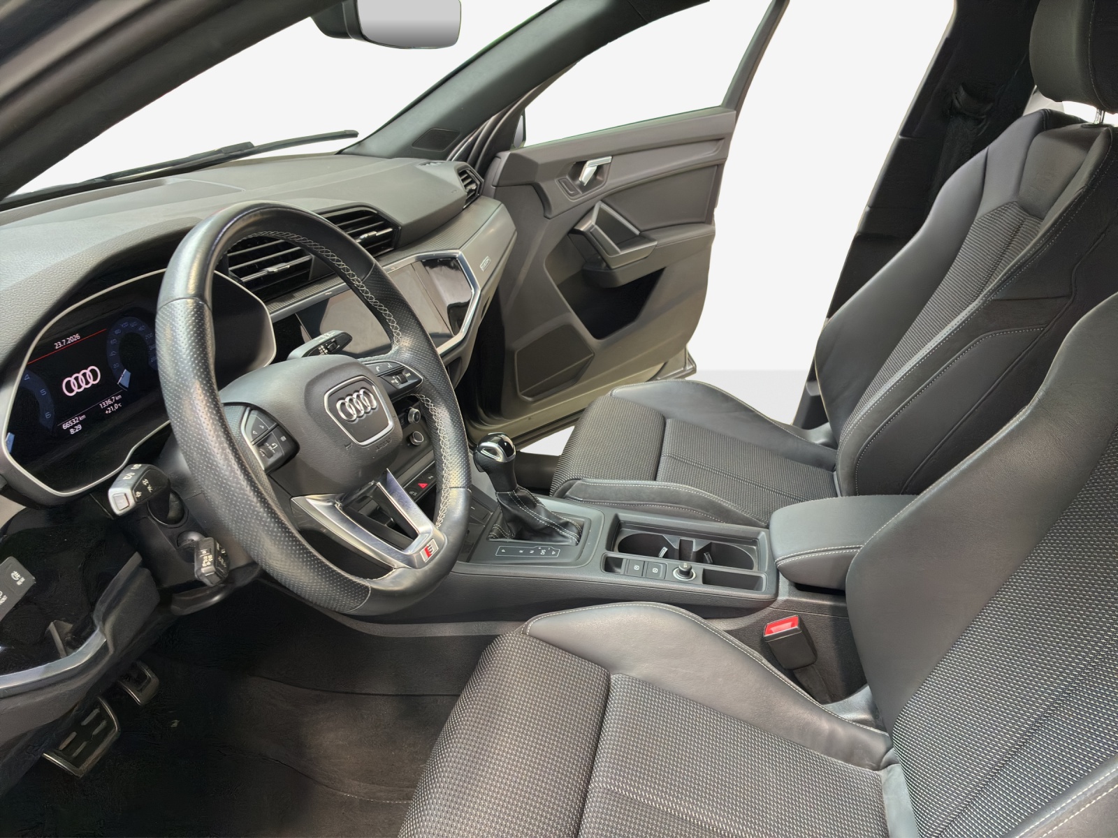 AUDI Q3 Sportback 35 TDI Attraction quattro S-tronic-image-7