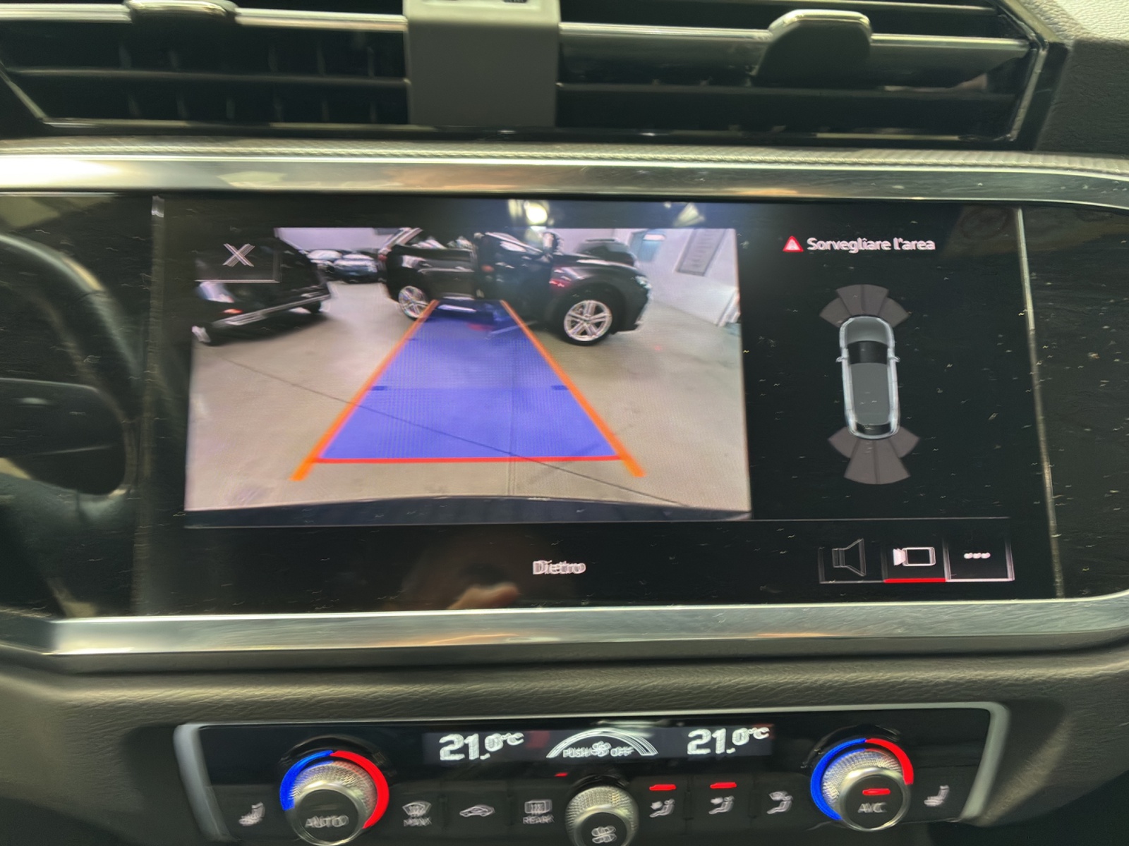 AUDI Q3 Sportback 35 TDI Attraction quattro S-tronic-image-14