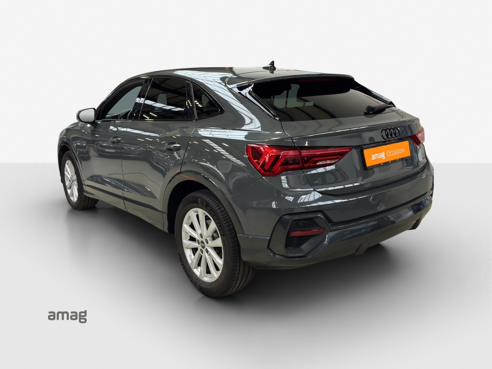 AUDI Q3 Sportback 35 TDI Attraction quattro S-tronic-image-2