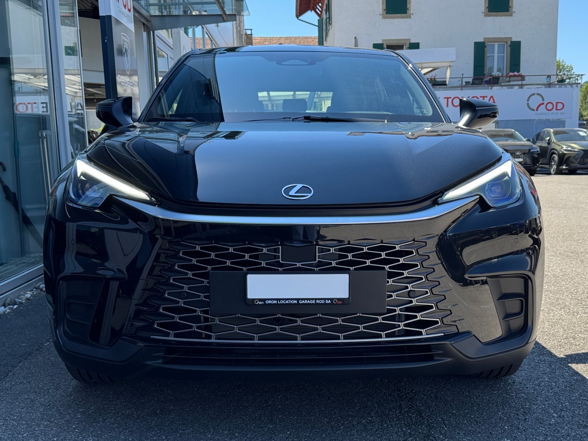 LEXUS LBX FWD Impression CVT-image-2