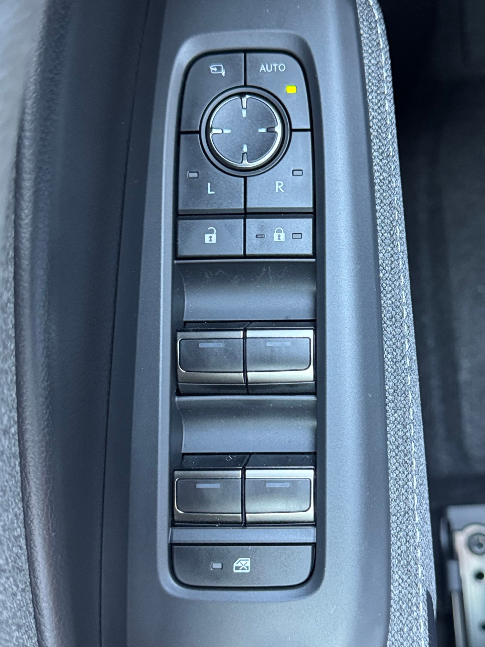 LEXUS LBX FWD Impression CVT-image-16