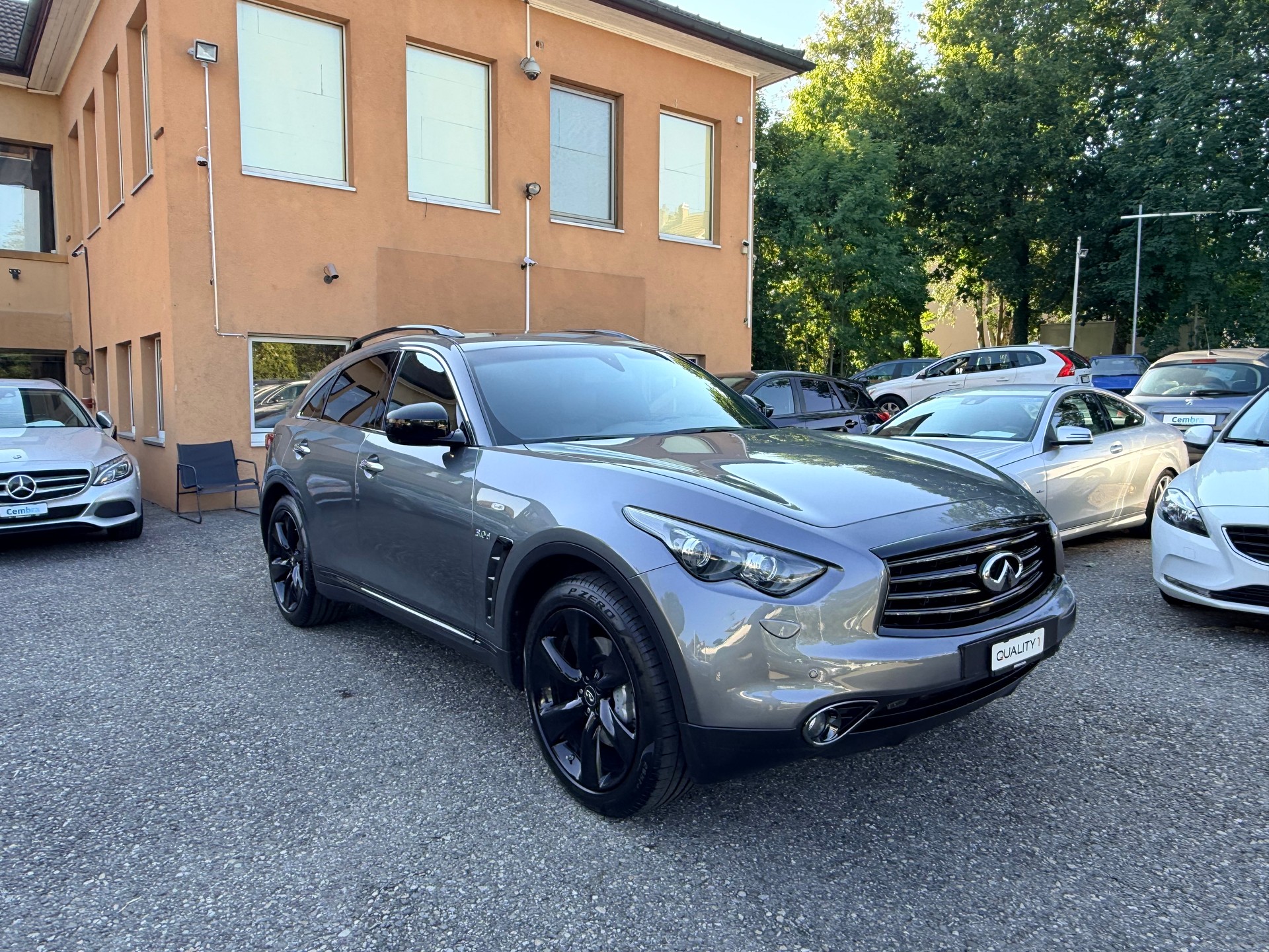 INFINITI QX70 3.0d S Premium AWD Automatic-image-2