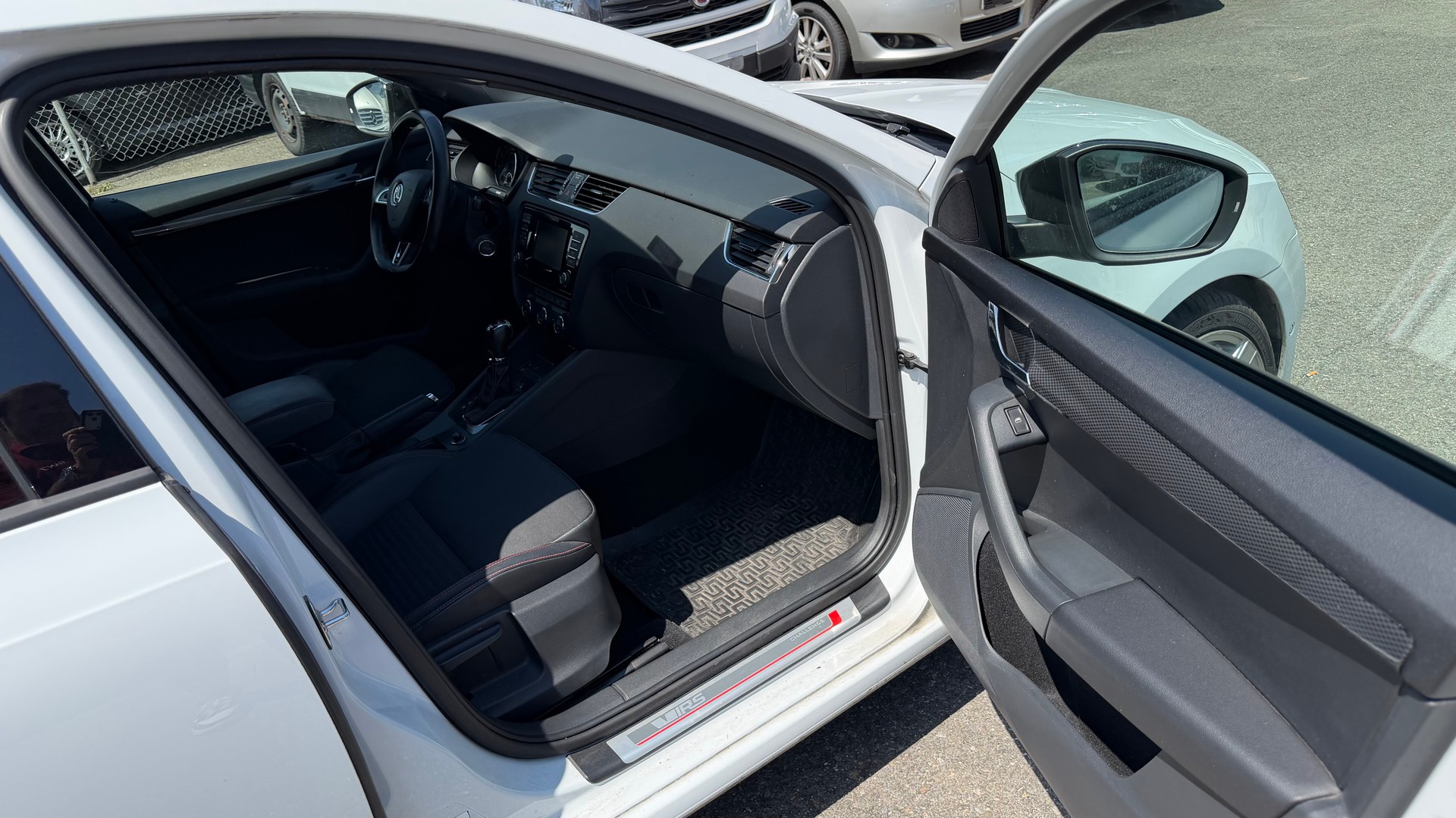 SKODA Octavia Combi 2.0 TSI RS DSG-image-4